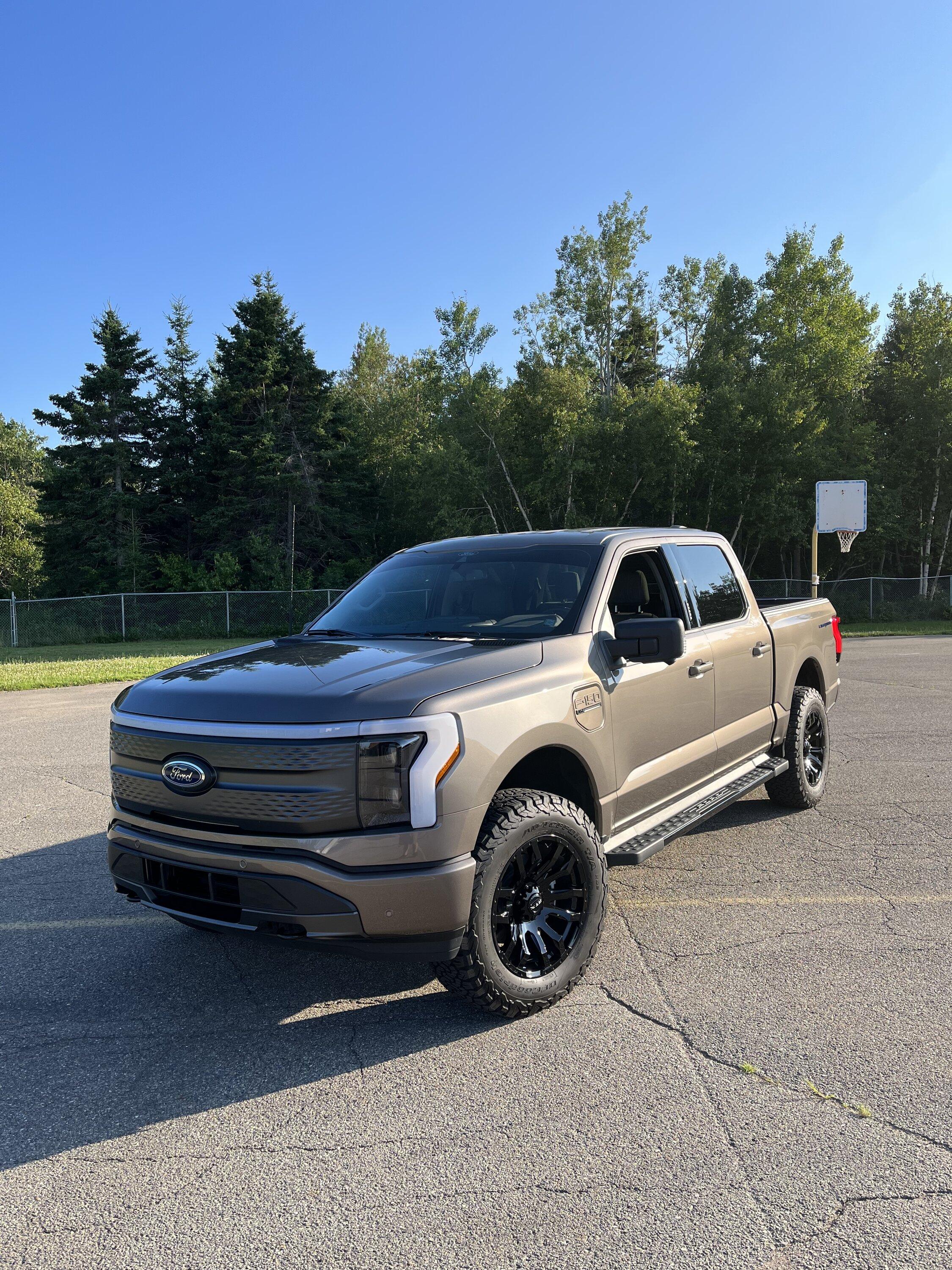 Loving this Stone Gray… Tremor w/ 2.3 leveling kit, bronze Weld