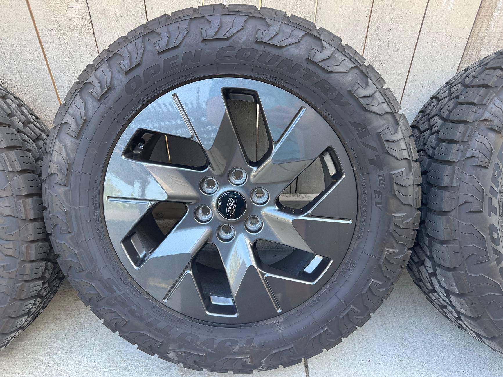 Ford F-150 Lightning Ford F150 Lightning Wheels 20x8.5 +44 Offset Toyo Open Country LT275/60r20 Tires 15.5/32nds Tread $1500 D645A54D-A6C6-4D6B-A3ED-A7E4C05E9841.JPG