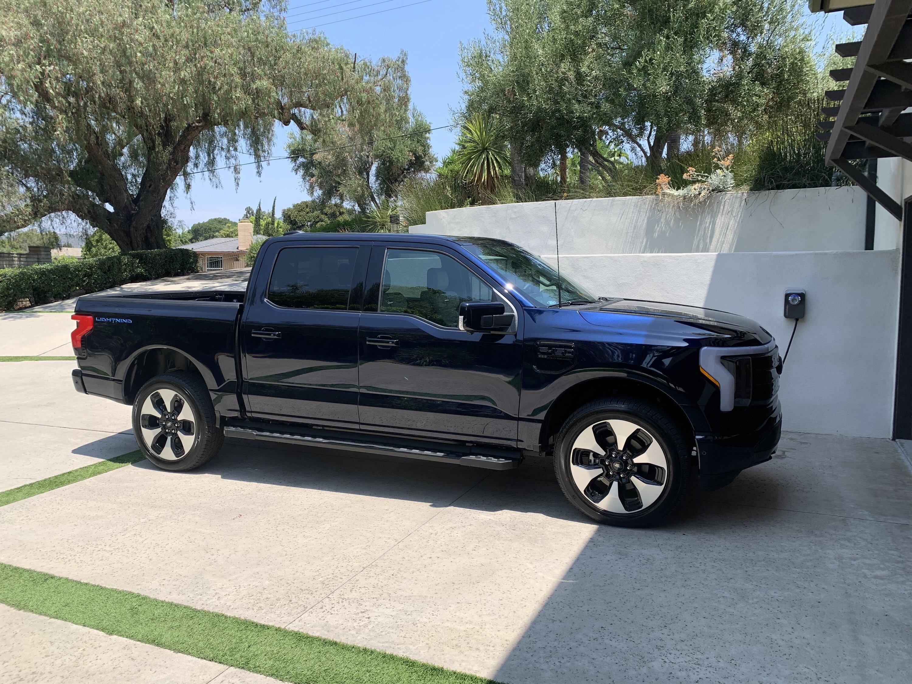 Ford F-150 Lightning ✅ 5/30 Lightning Build Week Group D7BA3F6B-18BA-44FD-B68E-5DB51DC72354