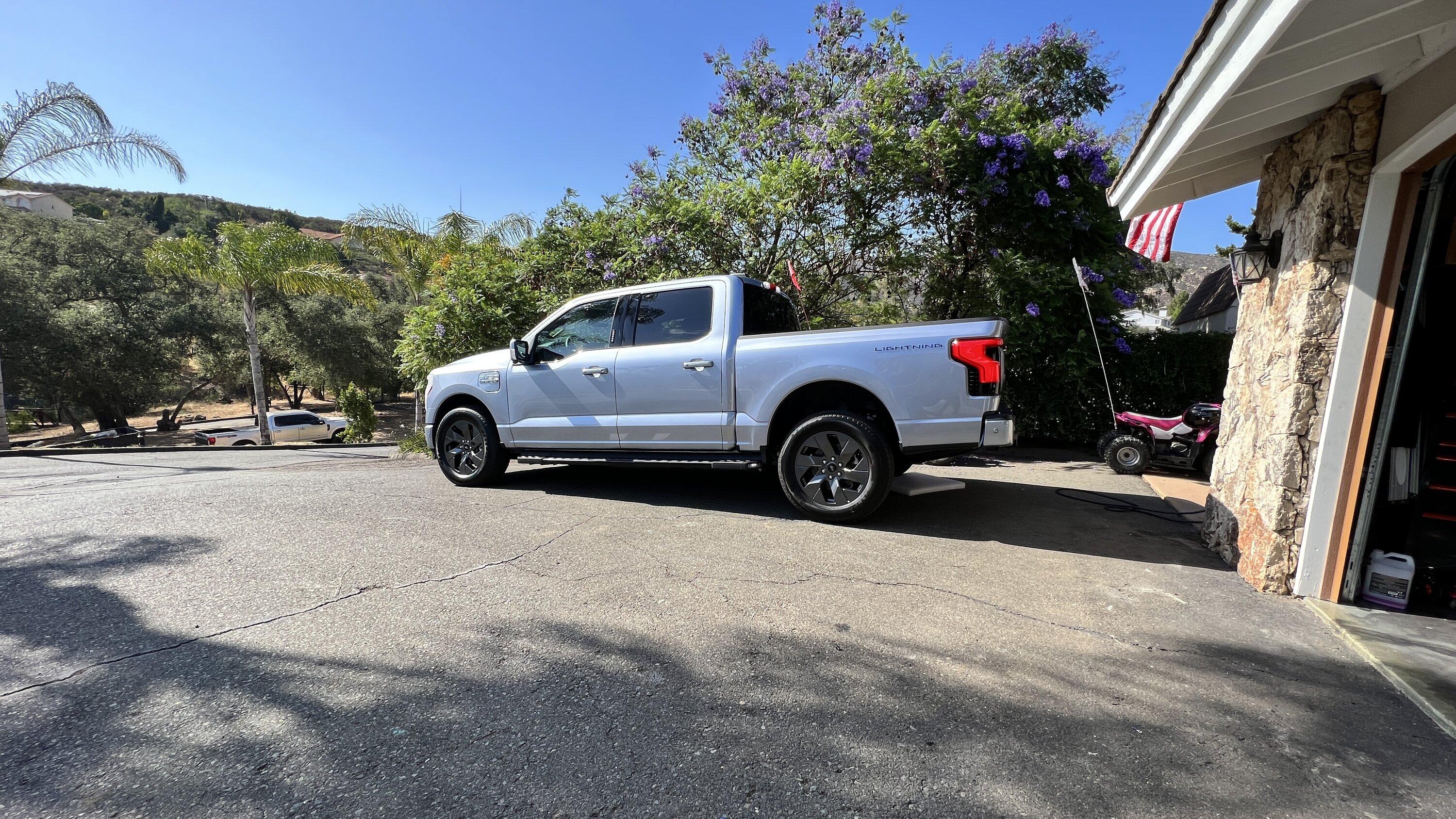 Ford F-150 Lightning ✅ 5/16 Lightning Build Week Group D85AF22F-9CC8-451C-AF73-44DC6734E731