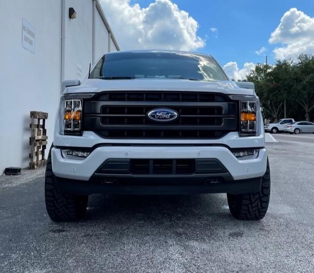 2021 Lariat Space White 4x4 Sport Leveled Fuel Rouge 20 x 9 Toyo OC RT ...