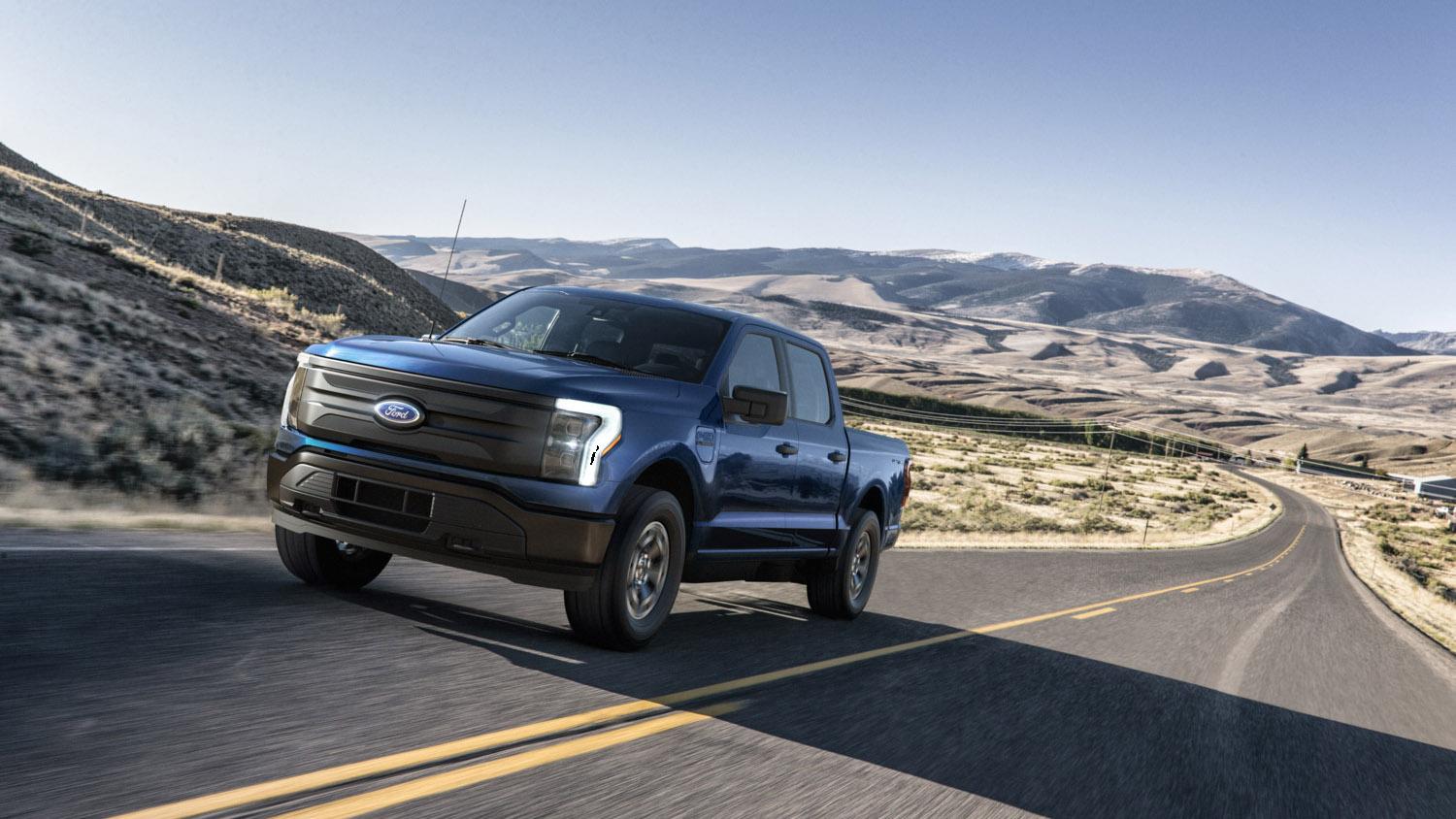 Ford F-150 Lightning Ford Debuts F-150 Lightning Pro – Electric Work Truck for Commercial Customers f150-lightning-pro-commercial-work-truck-9