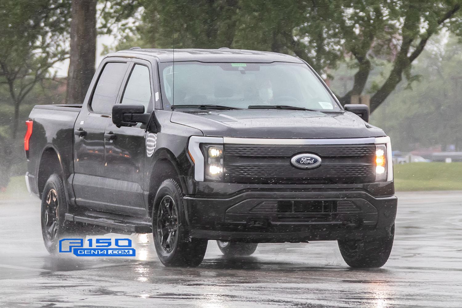 Ford F-150 Lightning F-150 Lightning XLT Caught Undisguised on Public Roads F150-Lightning-XLT-Spied-Undisguised-Testing-1