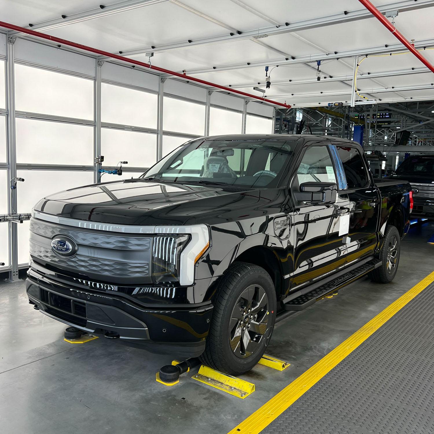 Ford F-150 Lightning Email & Photo: Your F-150 Lightning just rolled off the assembly line [post yours] f150lighnin