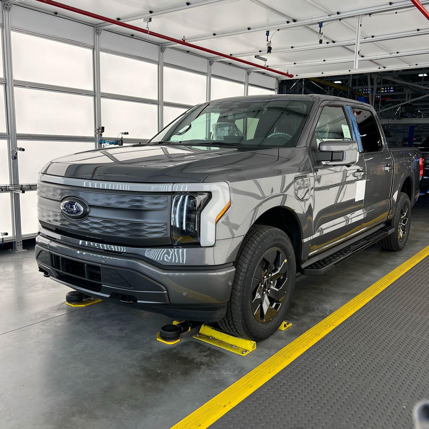 Ford F-150 Lightning ✅ 8/15/22 Lightning Build Week Group Ford Lightnin