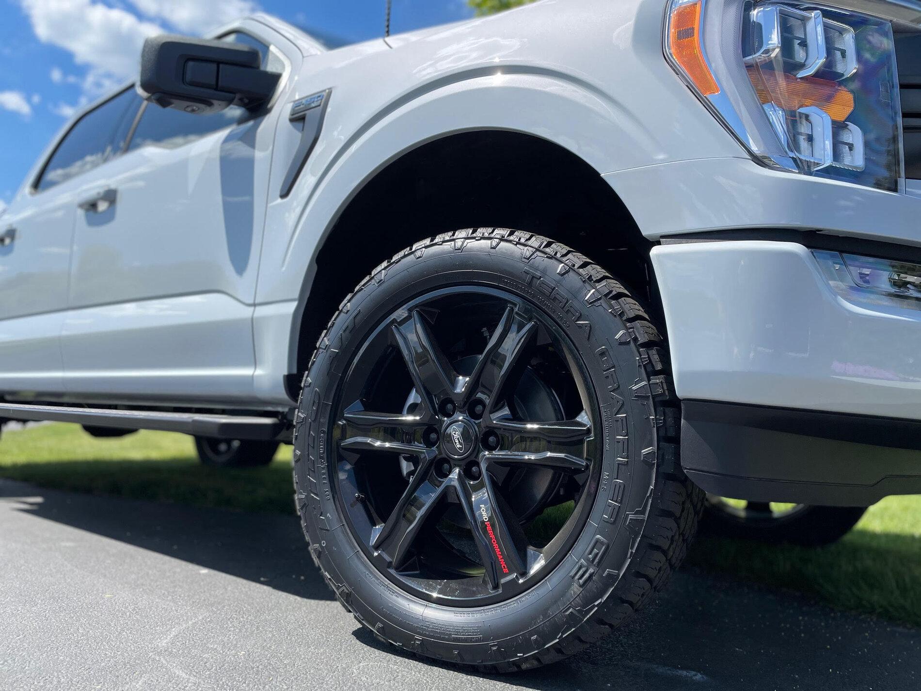 Ford F-150 Lightning New wheels and tires help... frontwheel