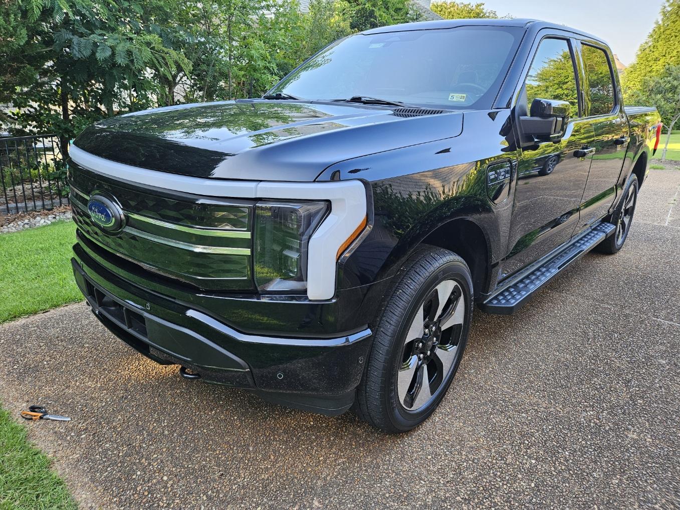 Ford F-150 Lightning New Lightning grill grillside