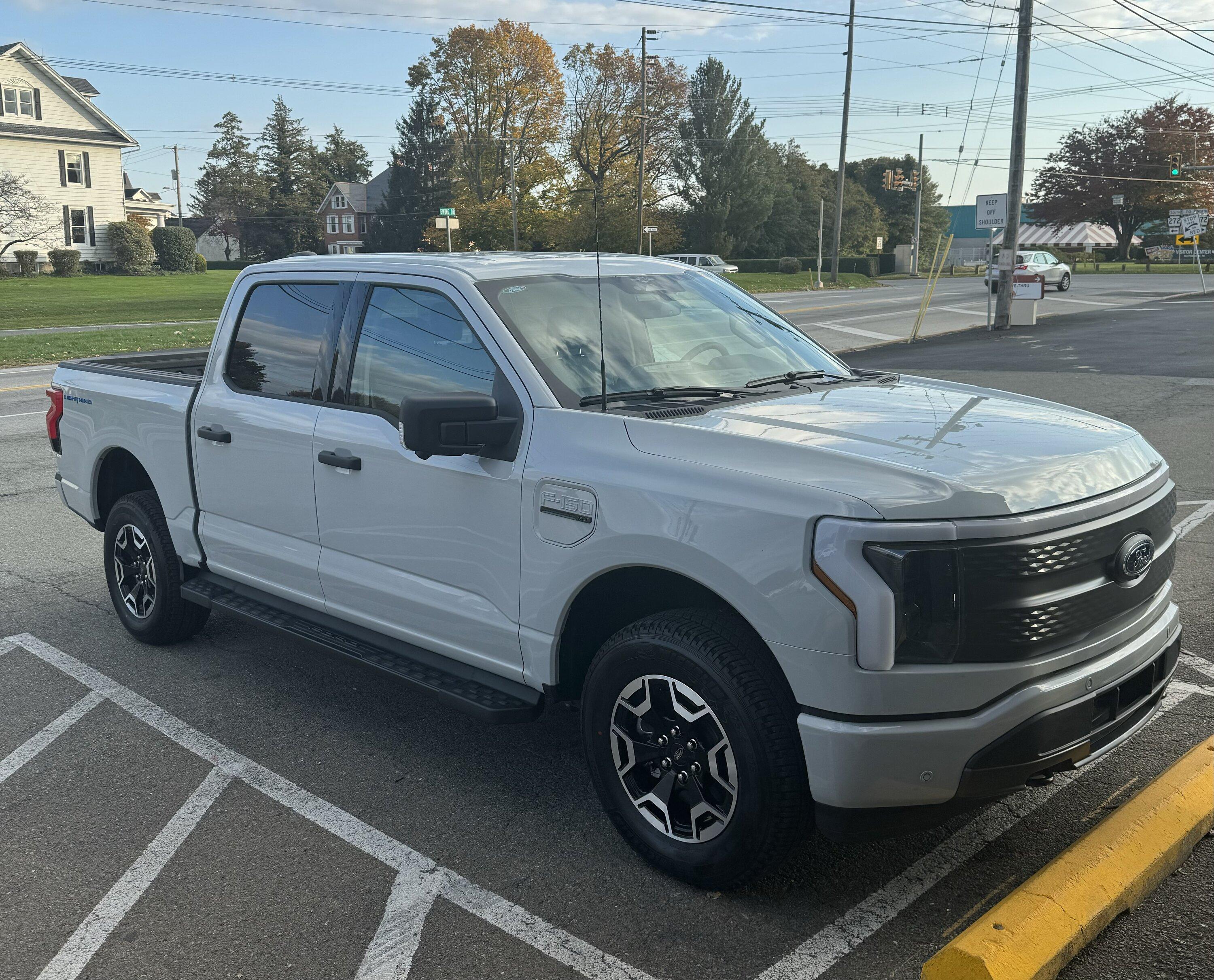 Ford F-150 Lightning ✅ 9/25/2023 Lightning Build Week Group (MY2023) IMG_0882