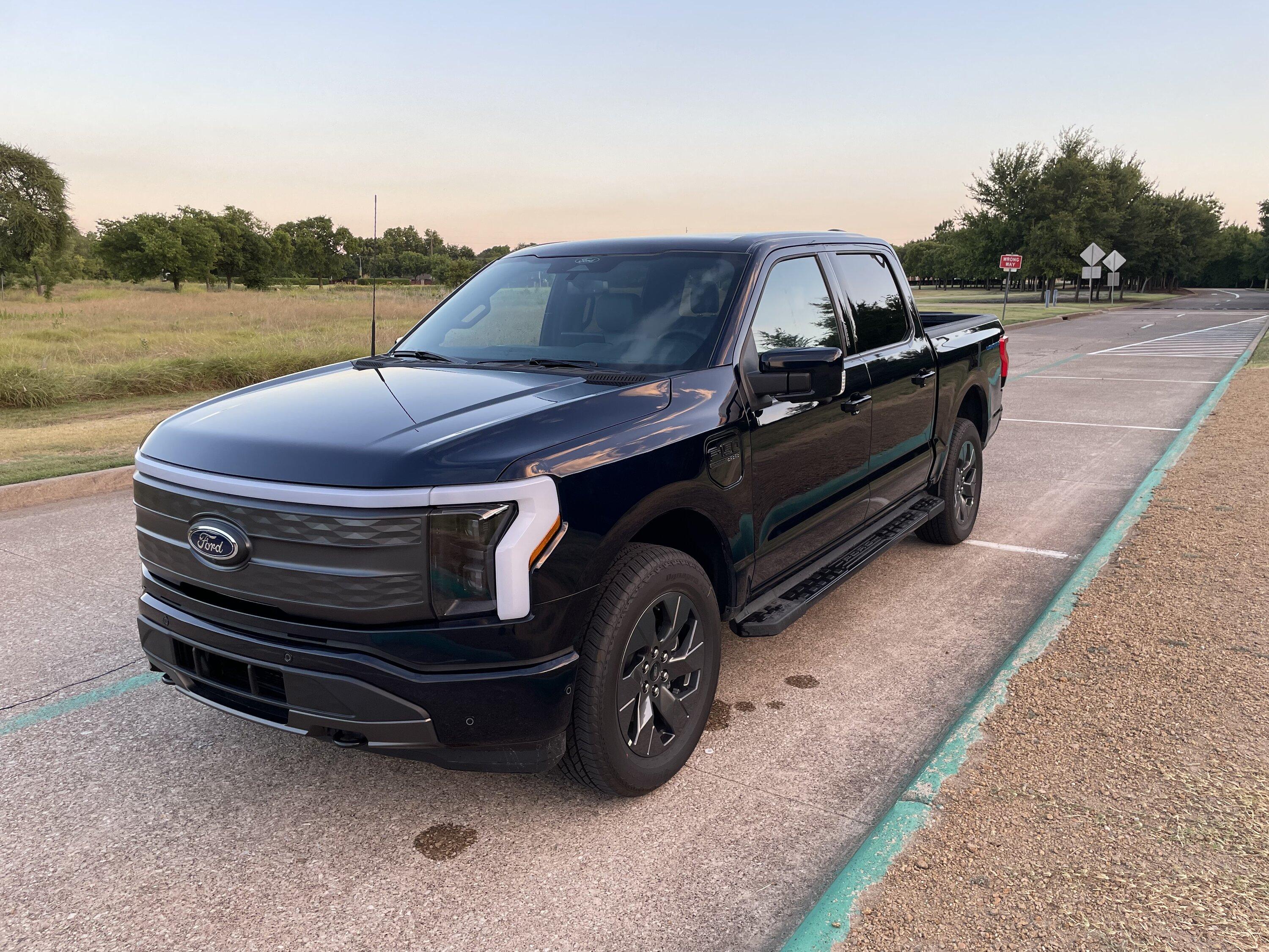 Ford F-150 Lightning ✅ 5/23 Lightning Build Week Group IMG_1627