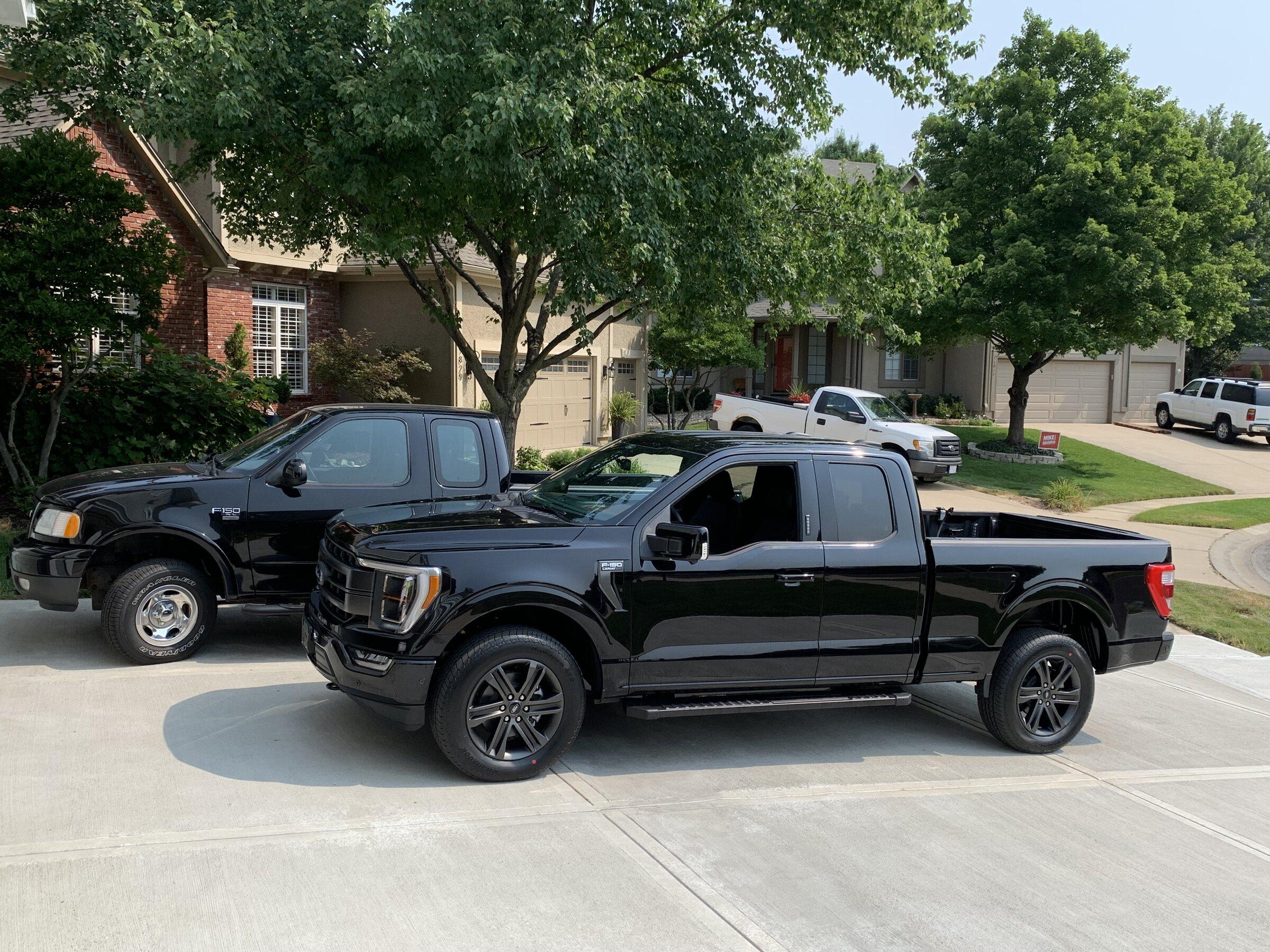 Ford F-150 Lightning Scratches on Agate Black IMG_1697