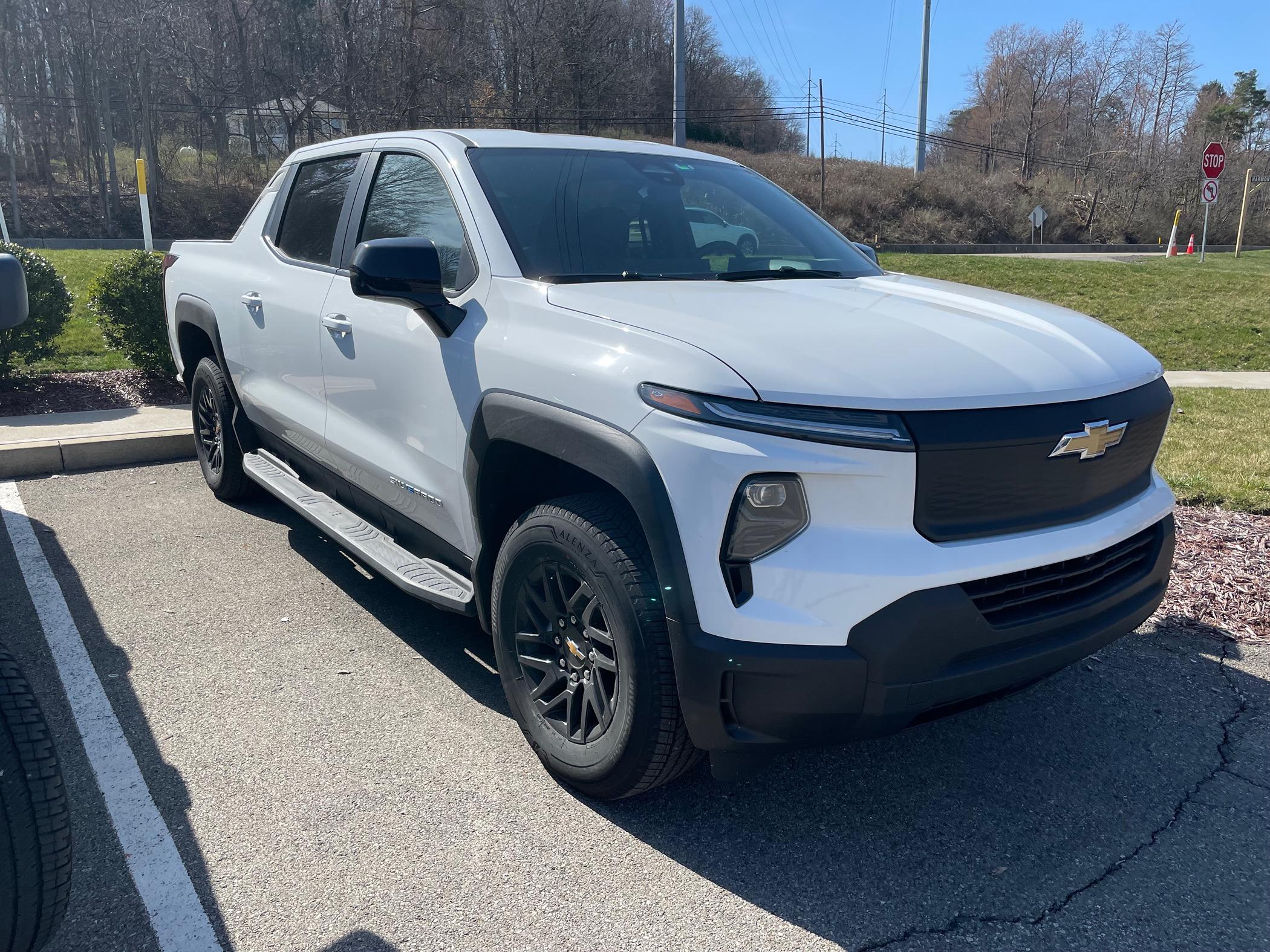 Ford F-150 Lightning Silverado EV spotted IMG_1877