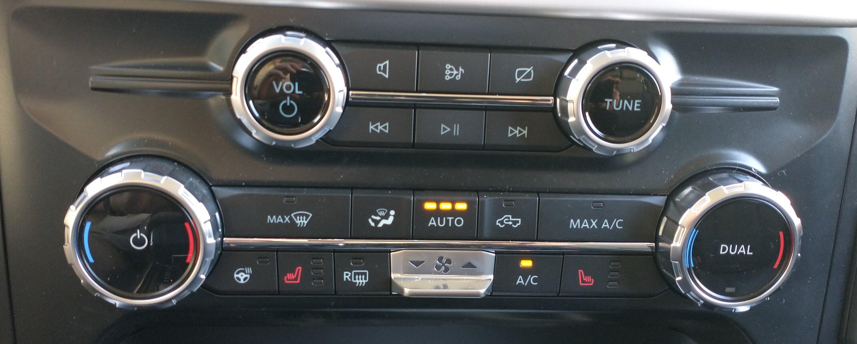 Ford F-150 Lightning Heat Turns On Automatically IMG_20221118_121807822 Ford F-150 Lighting XLT climate controls buttons audio tune buttons scr