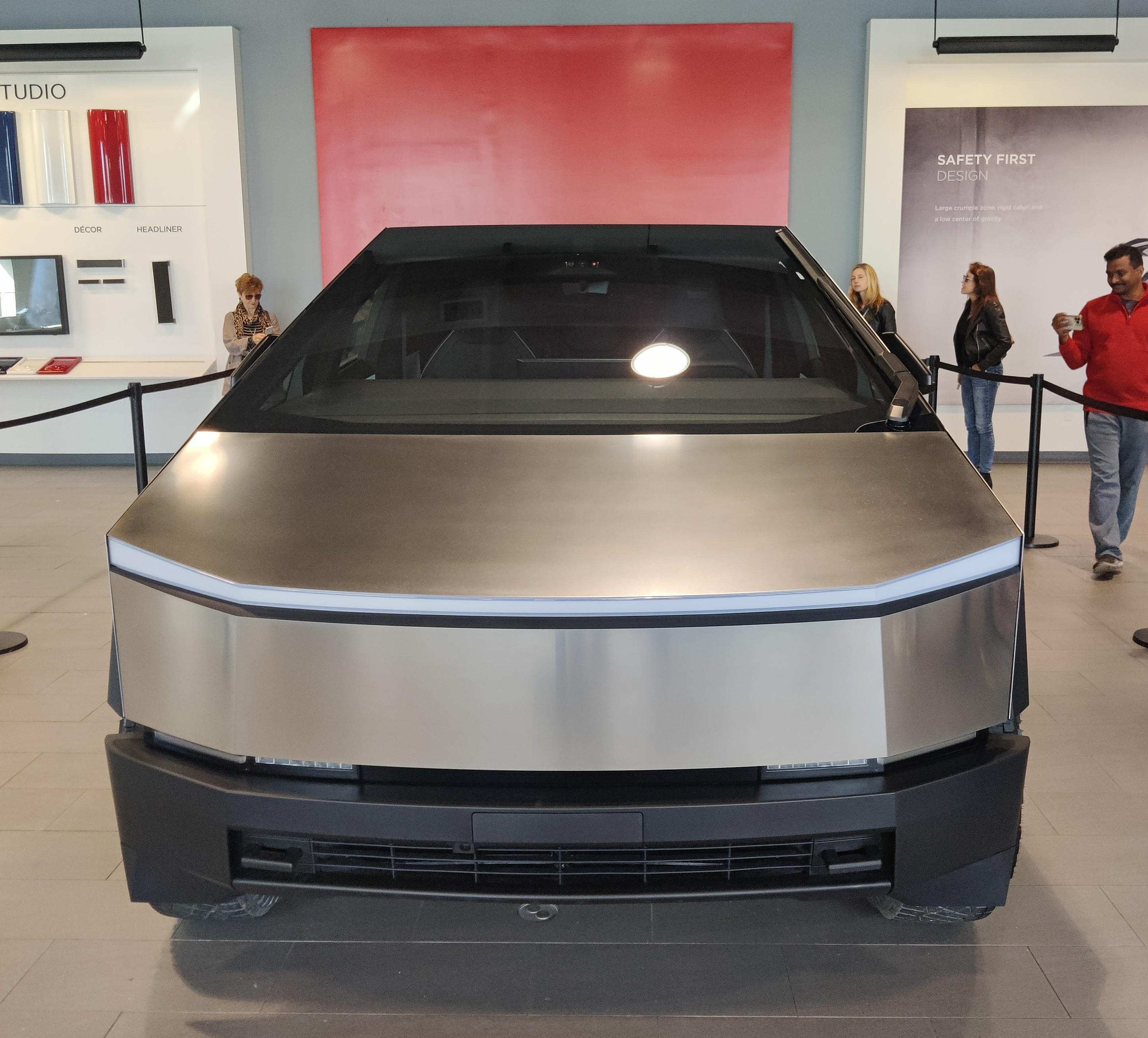 Ford F-150 Lightning Saw the CyberTruck in the Tesla showroom IMG_20231125_131450