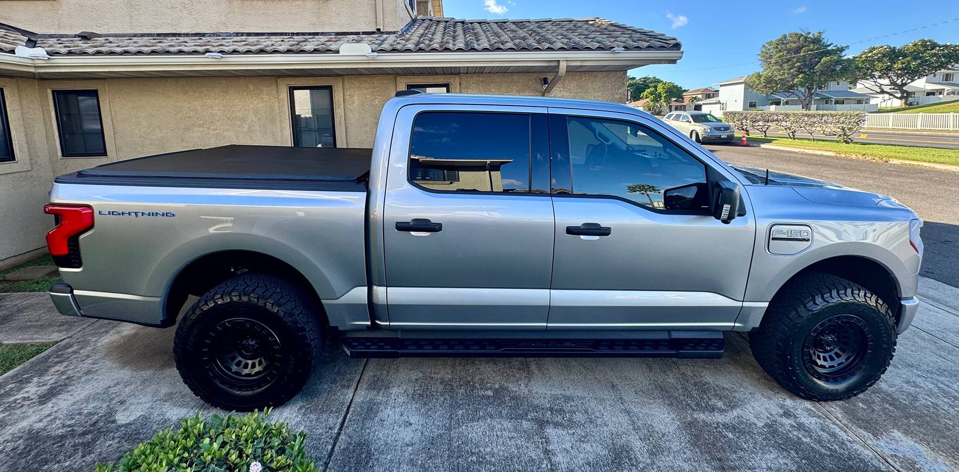 Ford F-150 Lightning 2023 Lightning XLT SR leveled with 17 inch Fuel Zephyr  and 285/70/17 KO3 IMG_2276