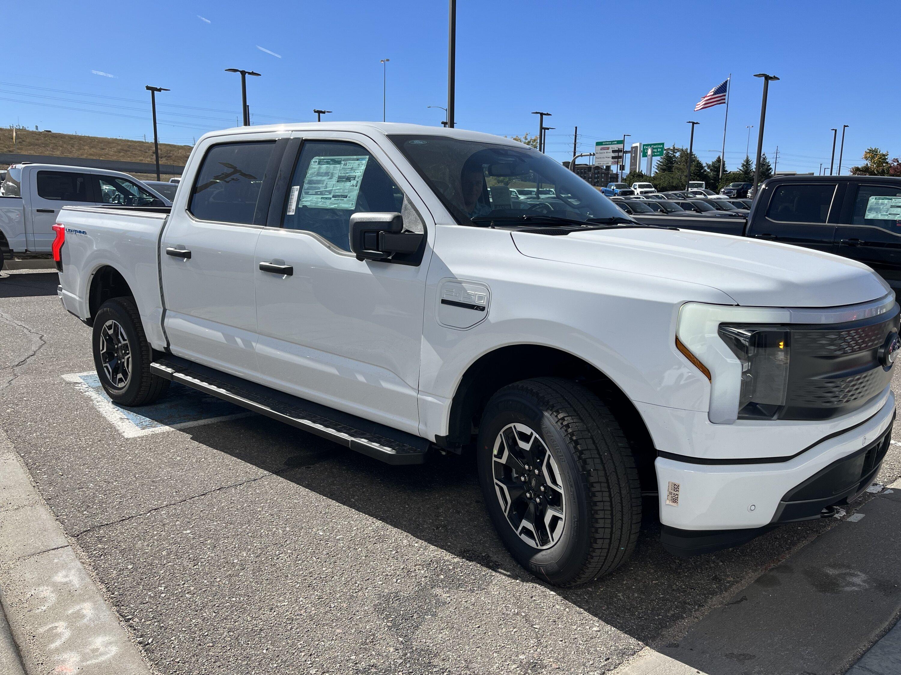 Ford F-150 Lightning ✅ 9/11/2023 Lightning Build Week Group (MY2023) IMG_2850