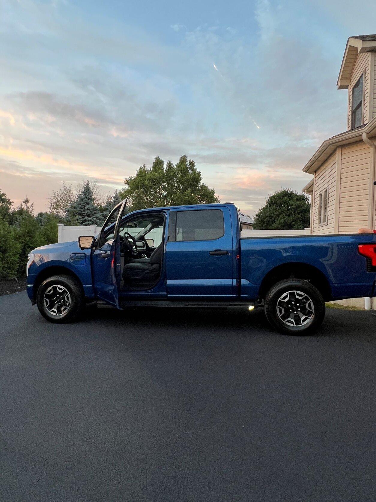 Ford F-150 Lightning ✅ 6/6 Lightning Build Week Group IMG_4131.JPEG