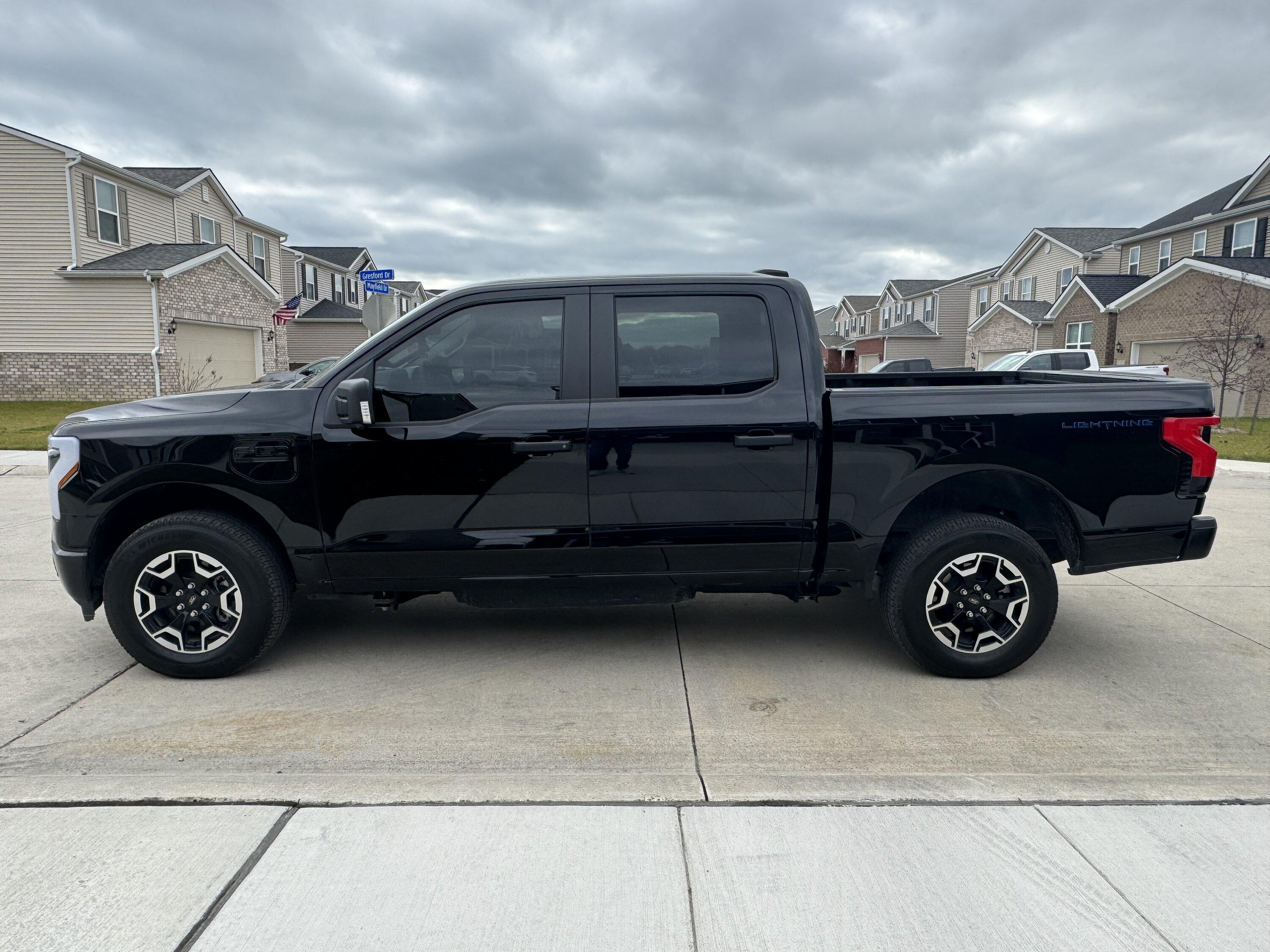 Michigan - 2023 PRO SR - 9300 Miles - $51,500 | Ford Lightning Forum ...