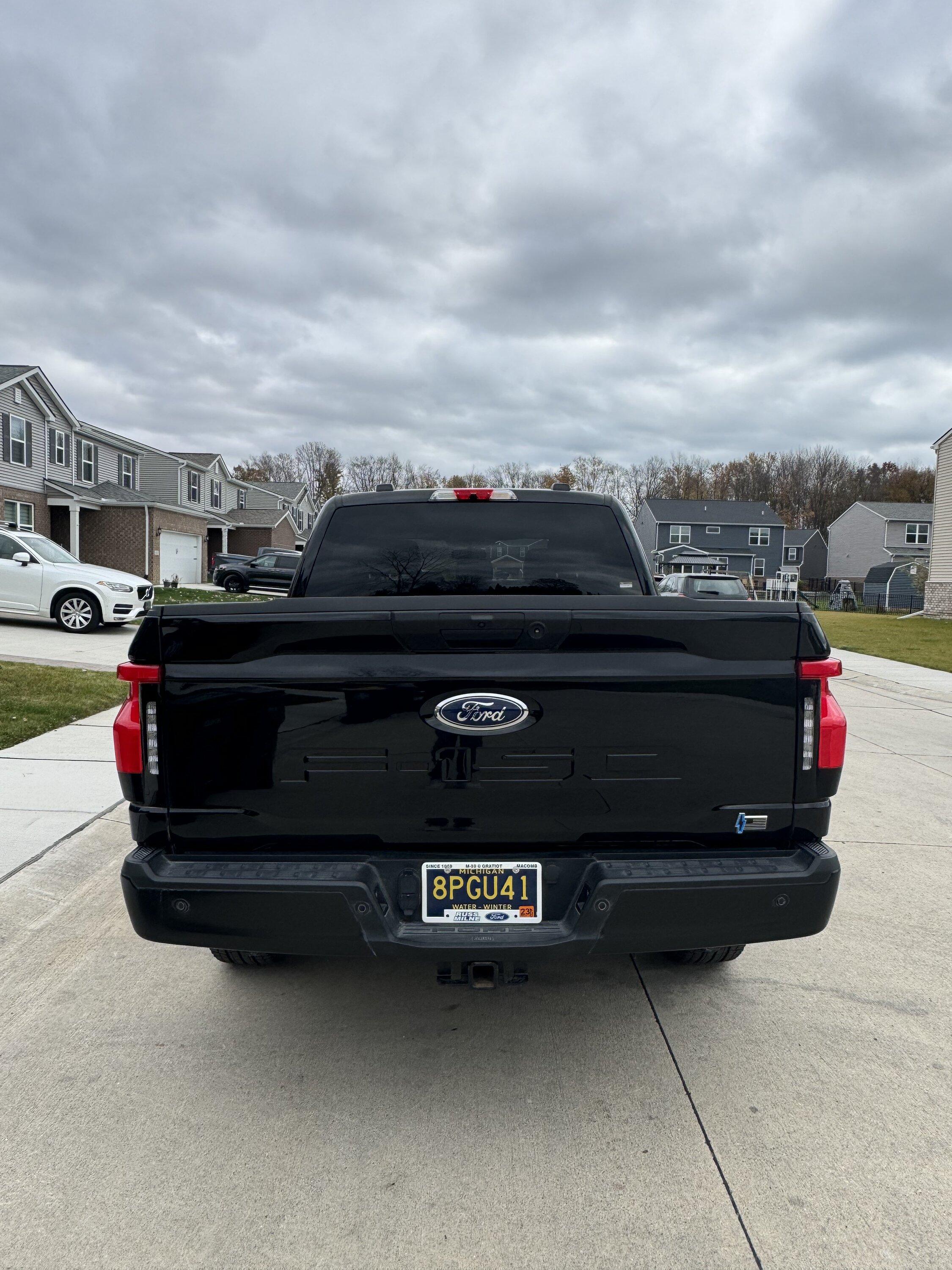 Ford F-150 Lightning 2023 PRO SR - 9300 Miles -  $51,500 IMG_4859