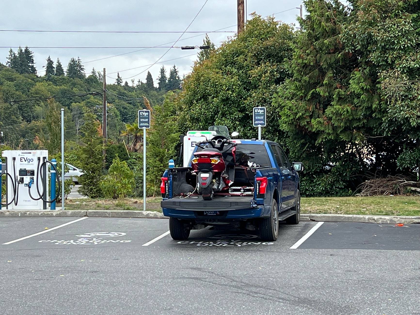 Ford F-150 Lightning Liking my Lightning... but no way to lock tailgate in down position? IMG_4954