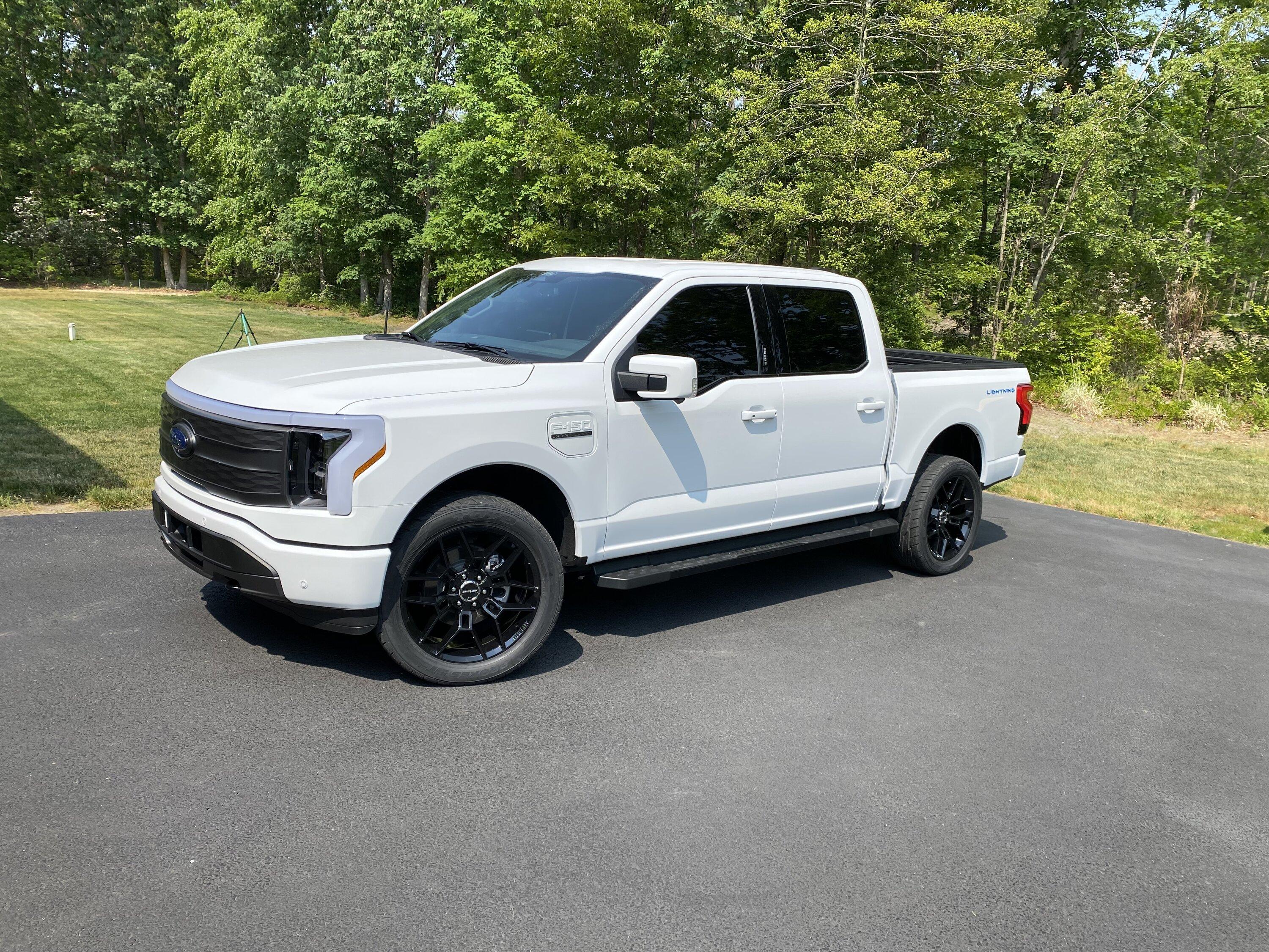 Ford F-150 Lightning ✅ 8/15/22 Lightning Build Week Group IMG_5132