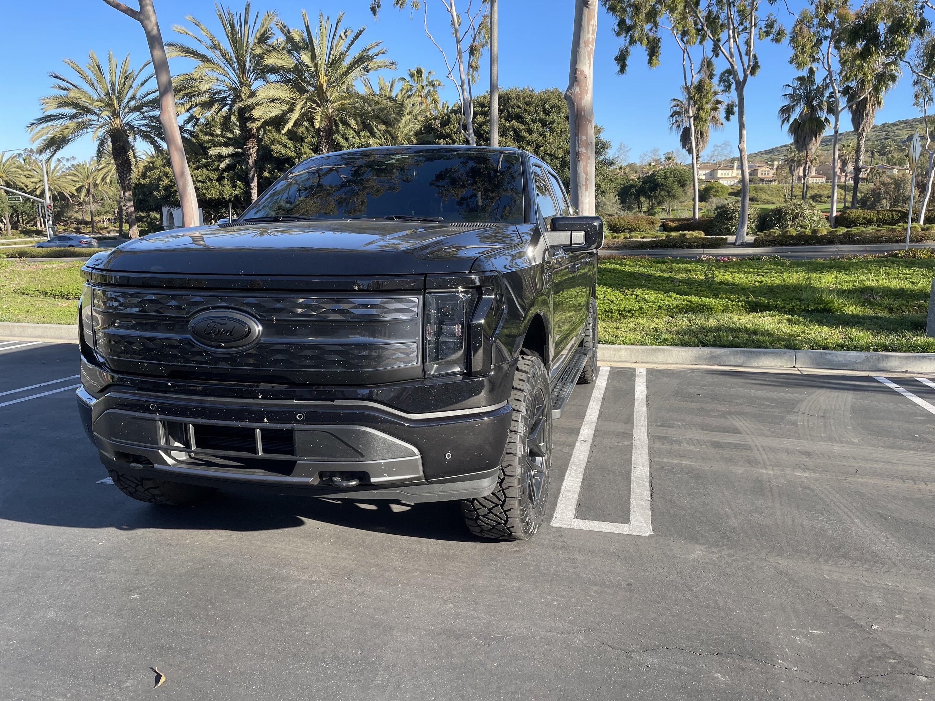 Ford F-150 Lightning AGATE BLACK F-150 Lightning Photos & Club IMG_5356