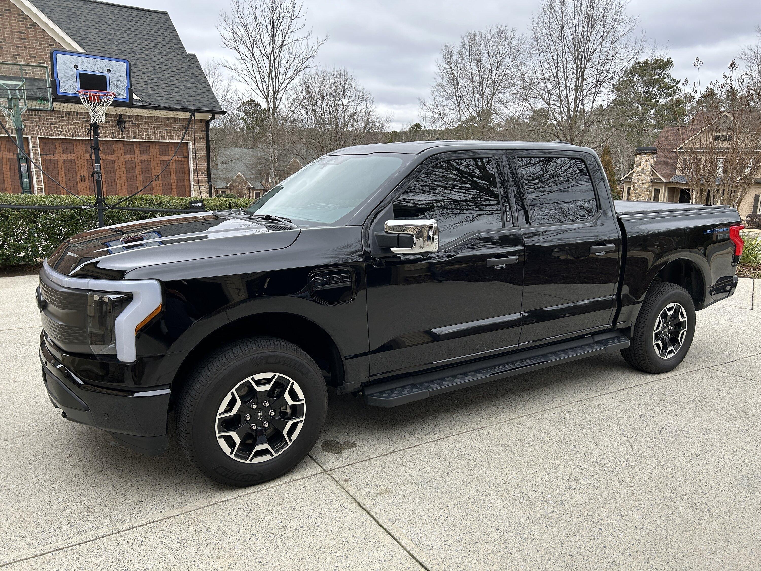 Ford F-150 Lightning FS: 2022 Lightning XLT w/leather, heated seats, Homelink, etc. - $47,500 IMG_5400.JPG