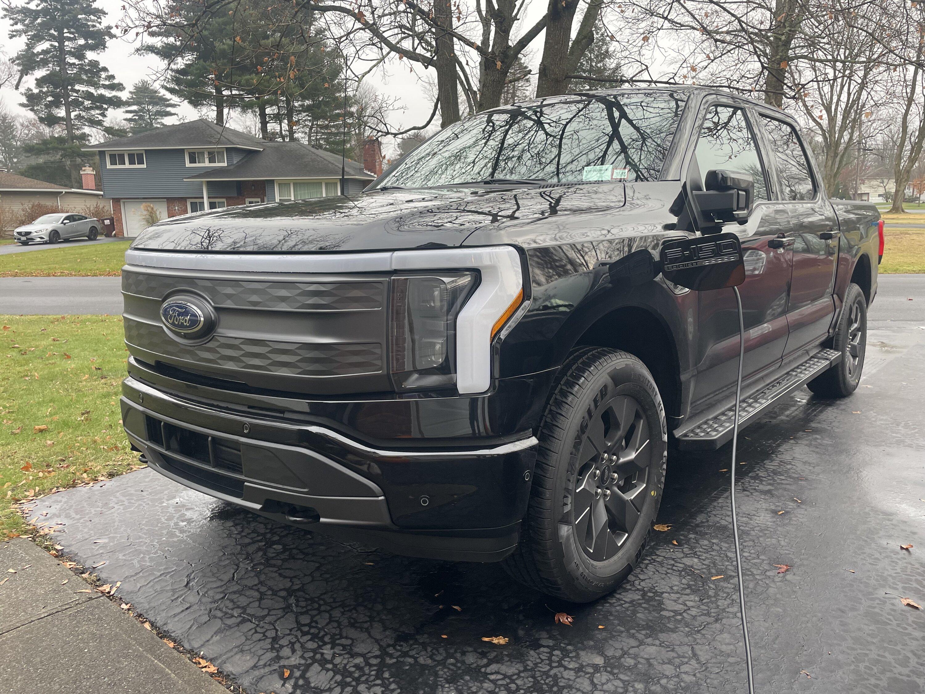 Ford F-150 Lightning ✅ 10/23/2023 Lightning Build Week Group (MY2023) IMG_5554