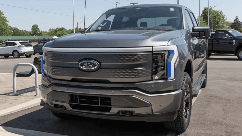 Ford F-150 Lightning A different take on the light bar -- Lightning letters intro-1673365386