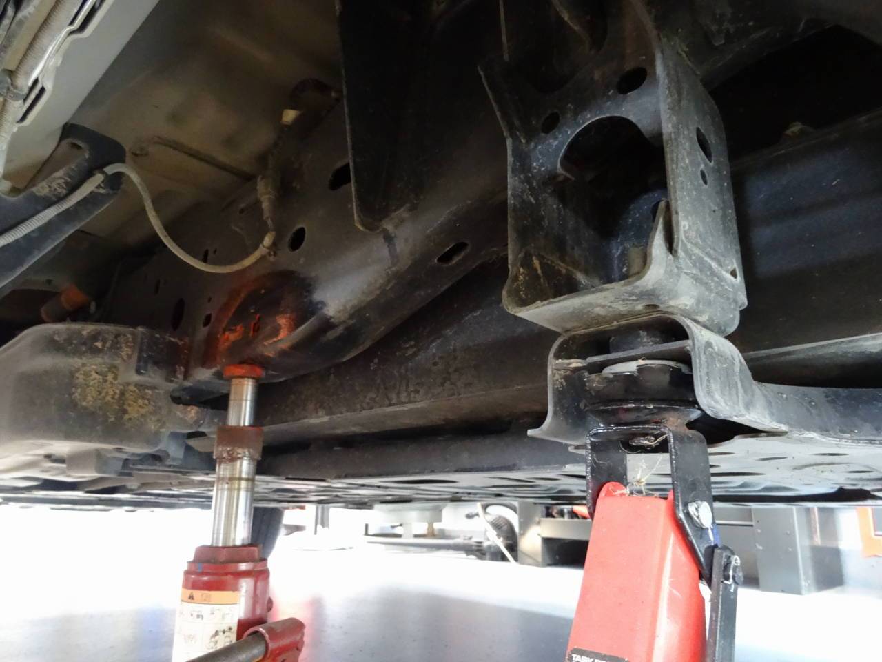 Ford F-150 Lightning How can I use jack stands when the jack is in the only jacking point under truck? jack234.JPG