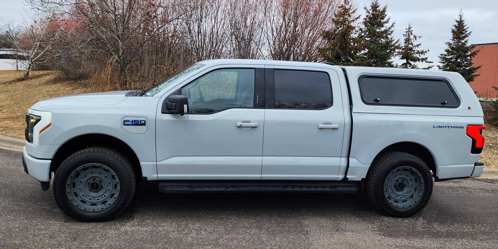 Ford F-150 Lightning Anyone using airbags for hauling with Lightning? leveled