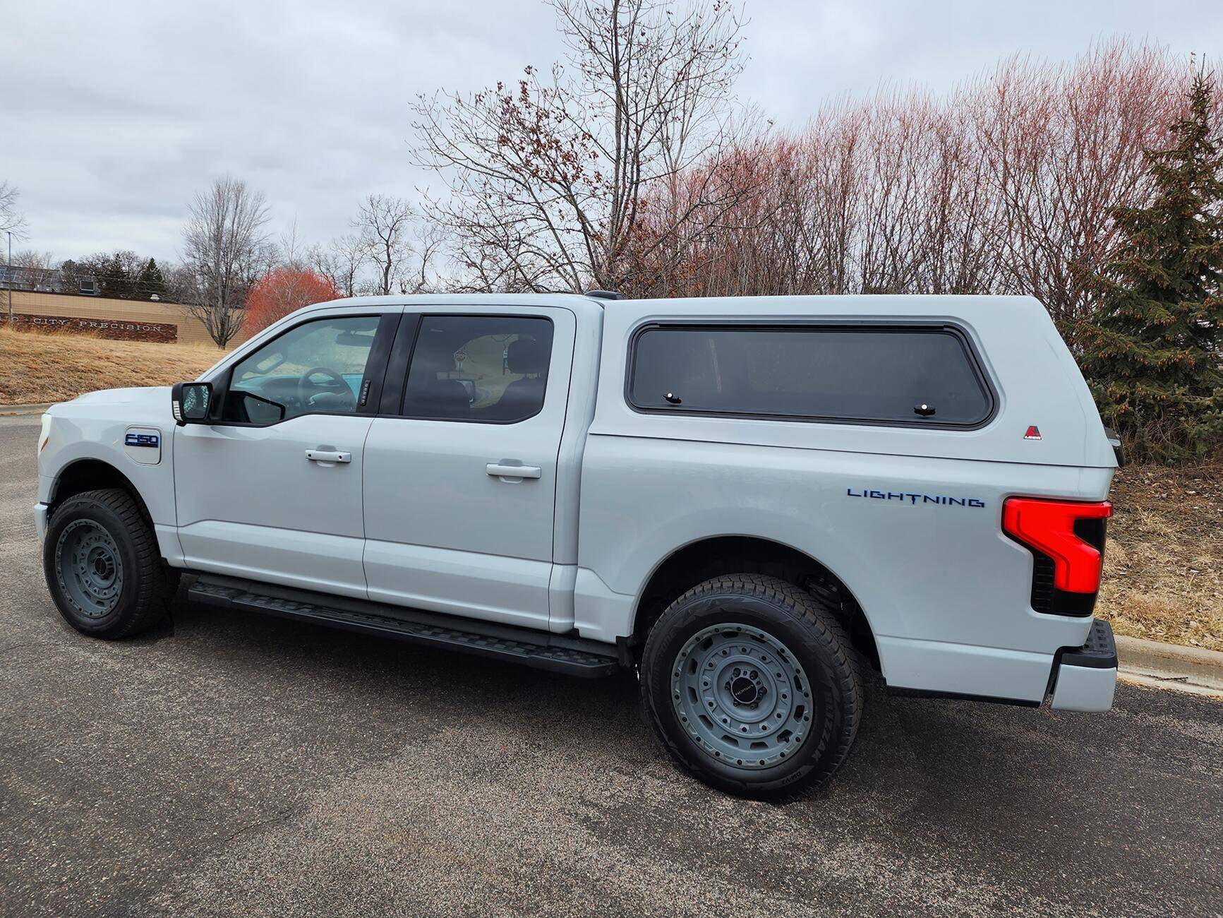 Ford F-150 Lightning Anyone using airbags for hauling with Lightning? Lifted 2.0F -1.5R