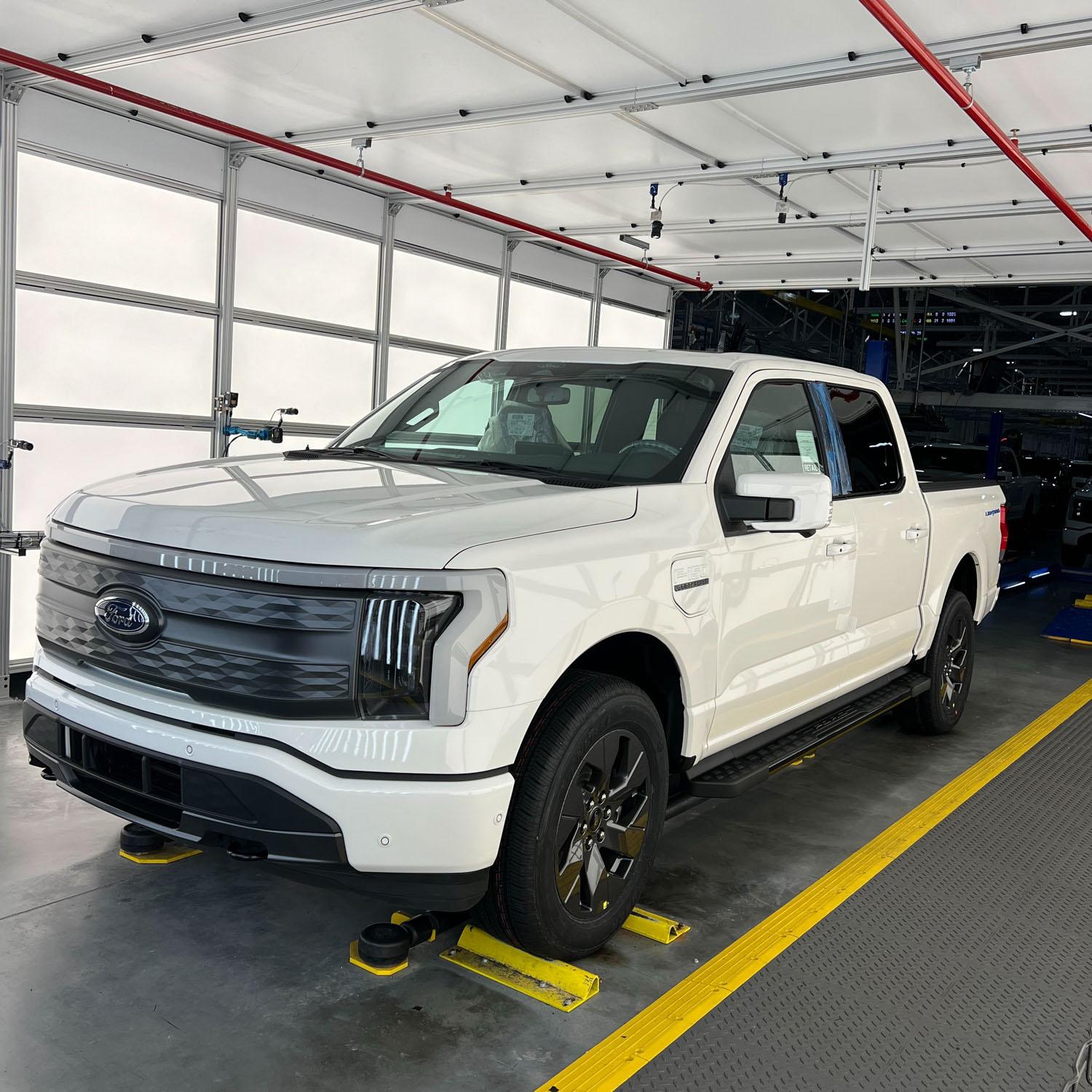 Ford F-150 Lightning ✅ 6/6 Lightning Build Week Group Lightnin