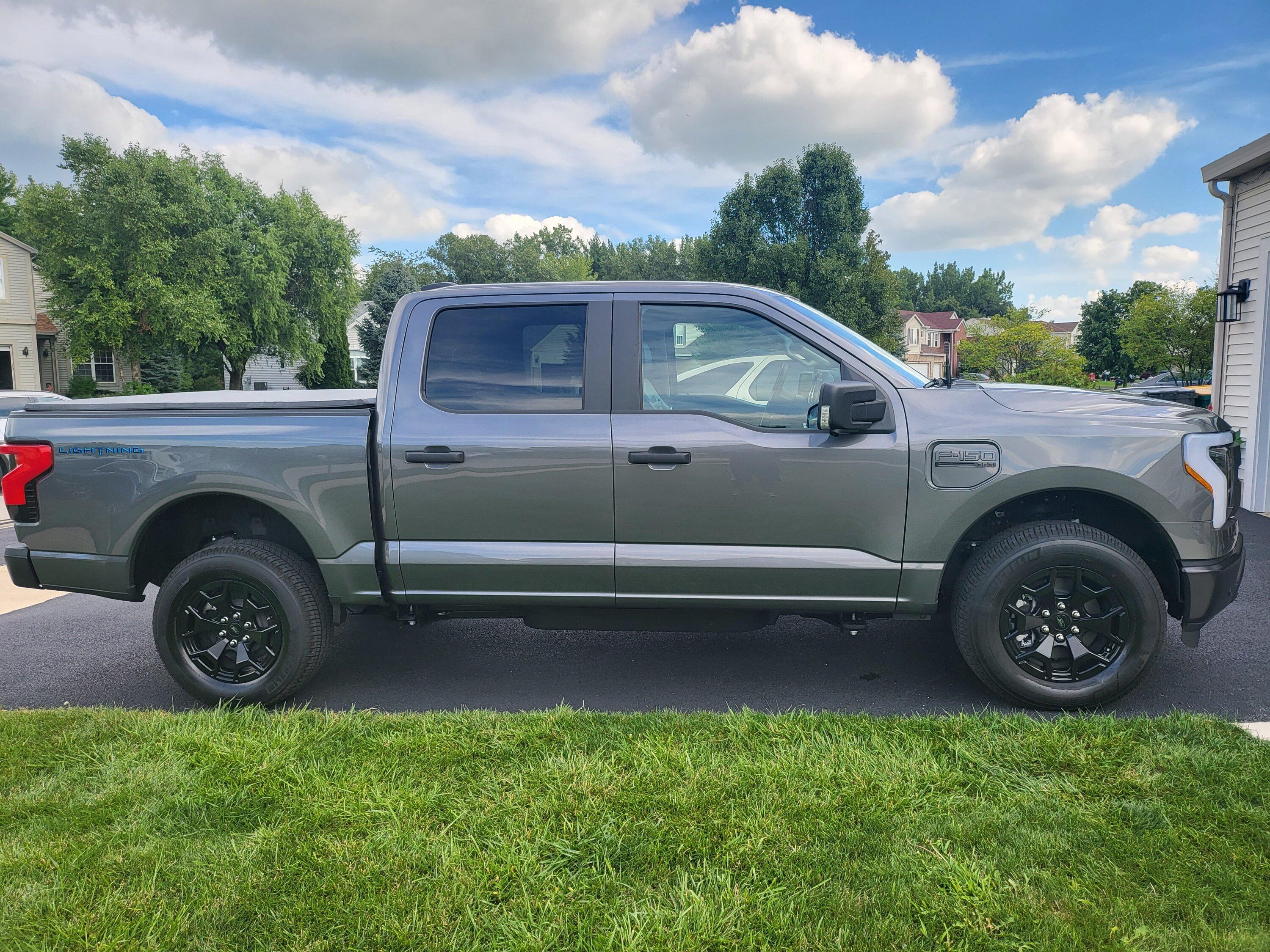 Ford F-150 Lightning ✅ 12/19 Lightning Build Week Group (MY2023) monty