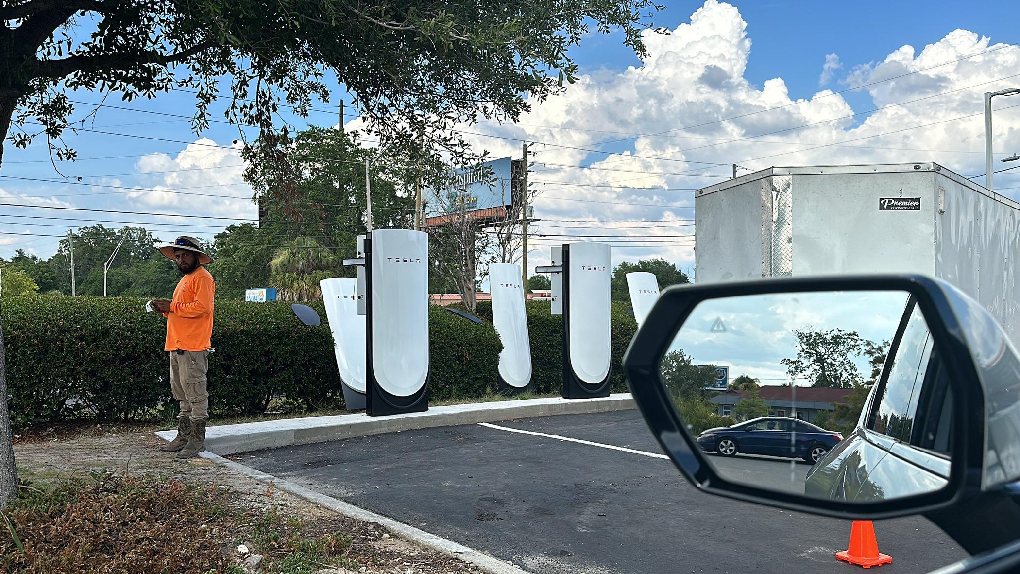 Ford F-150 Lightning V4 with MAGIC DOCK... brand new installation near ORLANDO no bollards WAWA Orlando.JPG