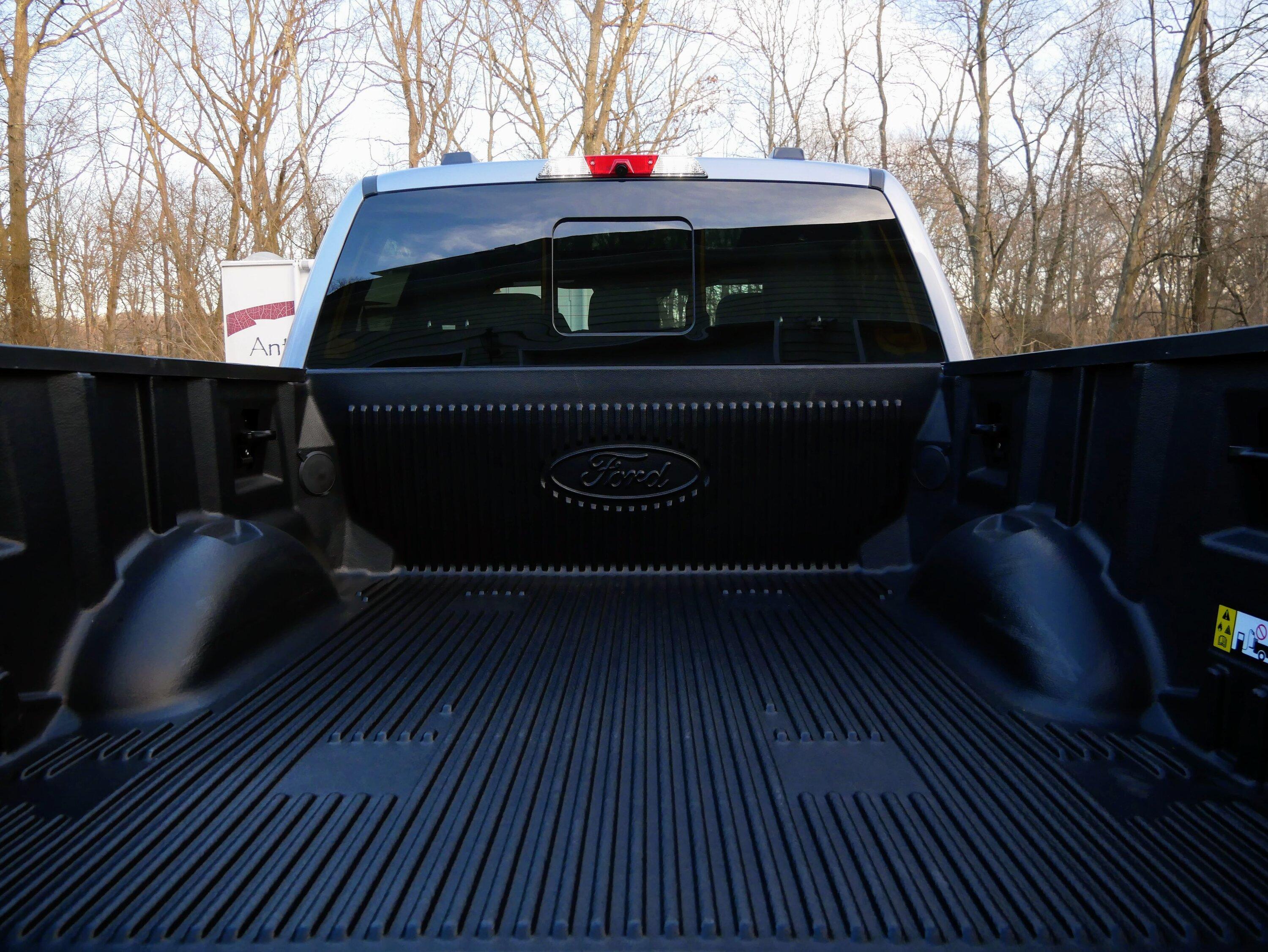 Ford F-150 Lightning 2022 Lightning Lariat ER + Max Tow + Rectractable Tonneau + Bedliner P1150262_3.JPG