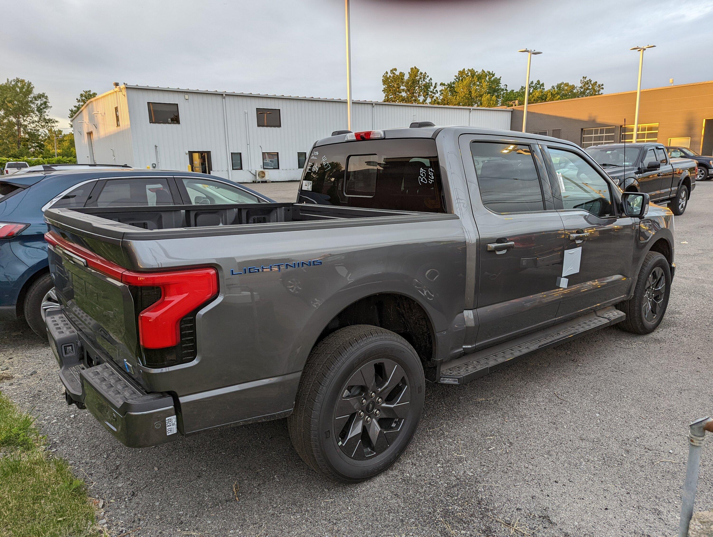 Ford F-150 Lightning ✅ 5/23 Lightning Build Week Group PXL_20220621_003021465