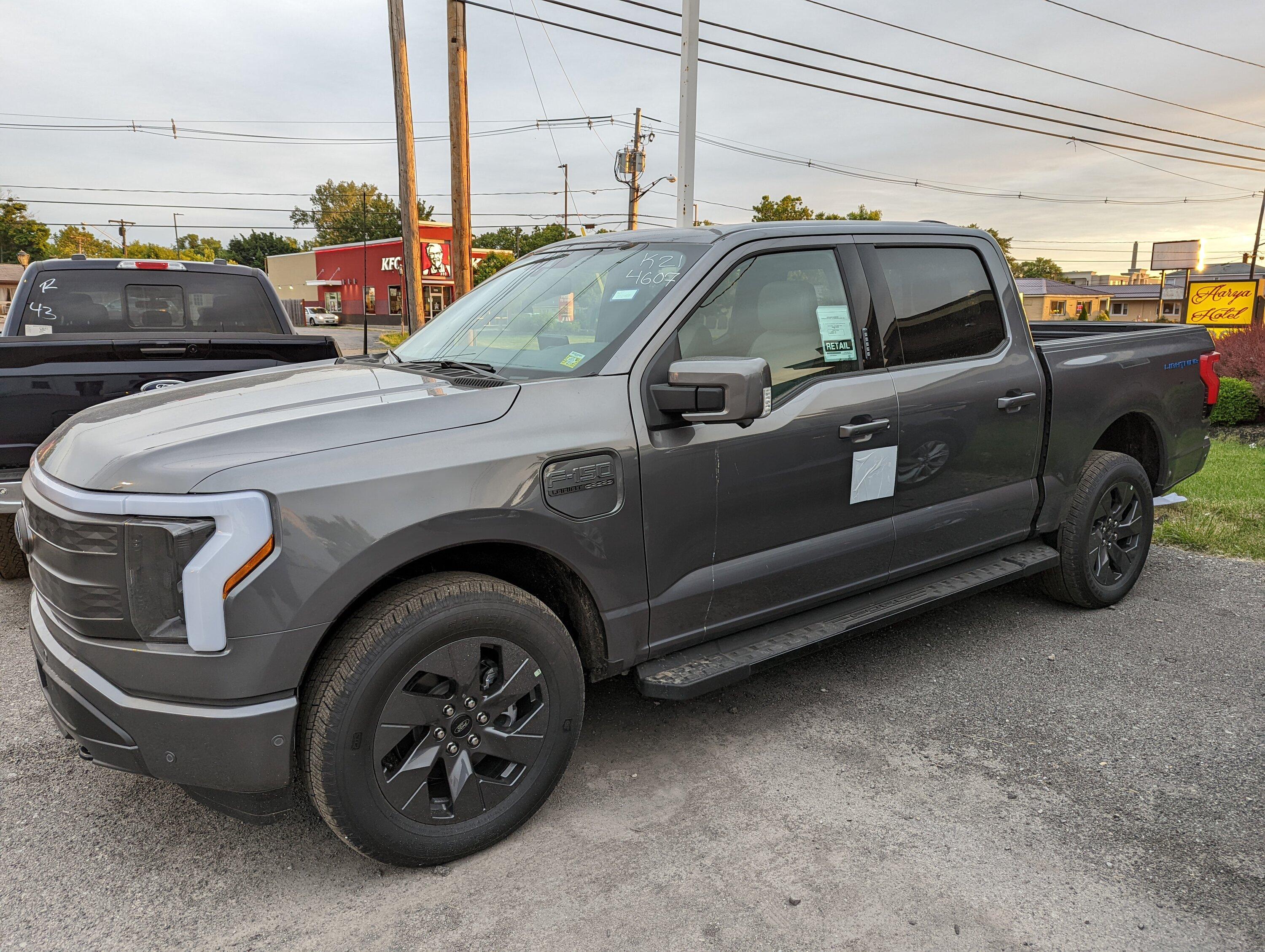 Ford F-150 Lightning ✅ 5/23 Lightning Build Week Group PXL_20220621_003036757