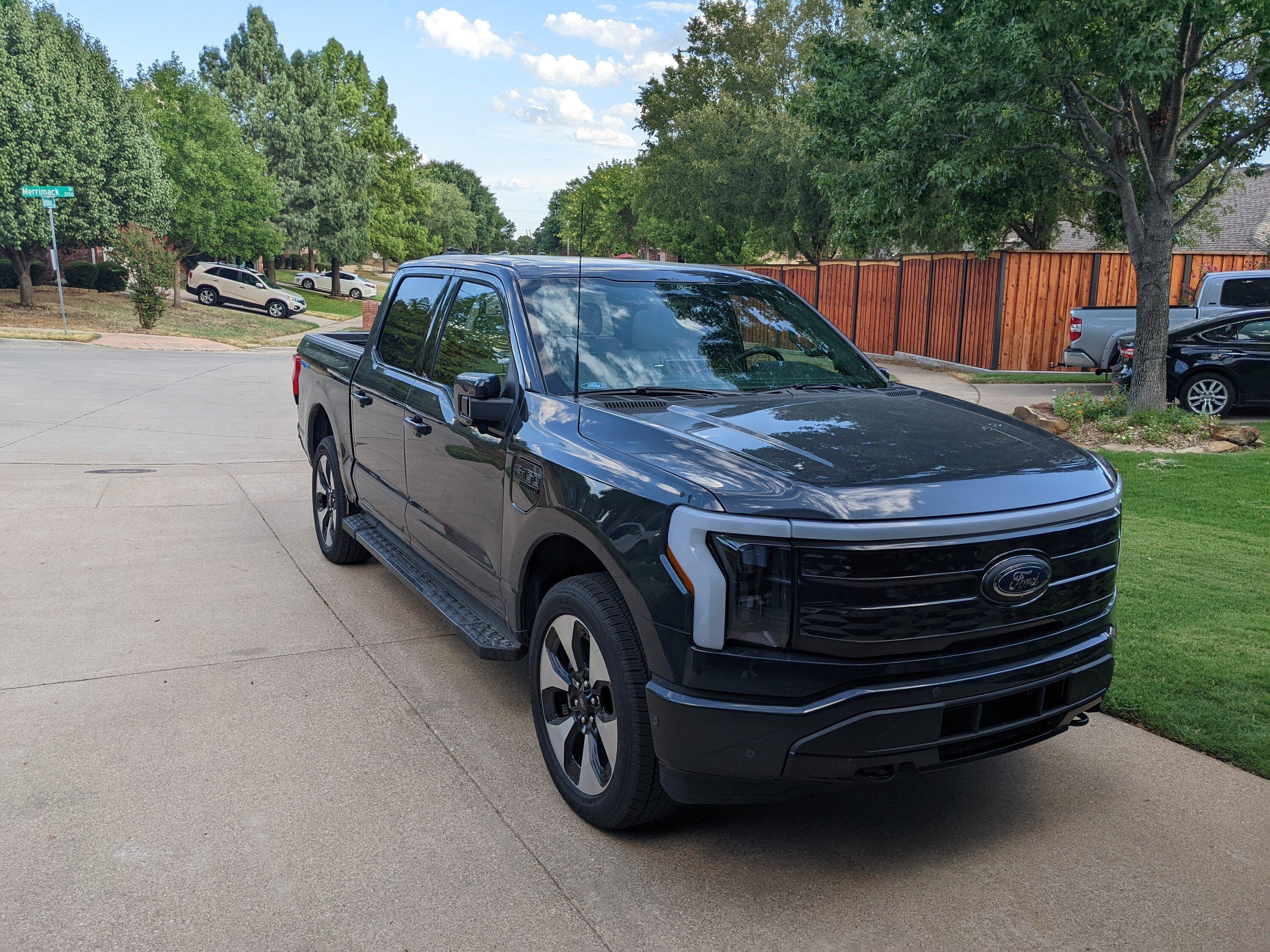 Ford F-150 Lightning ✅ 5/30 Lightning Build Week Group PXL_20220726_001223457