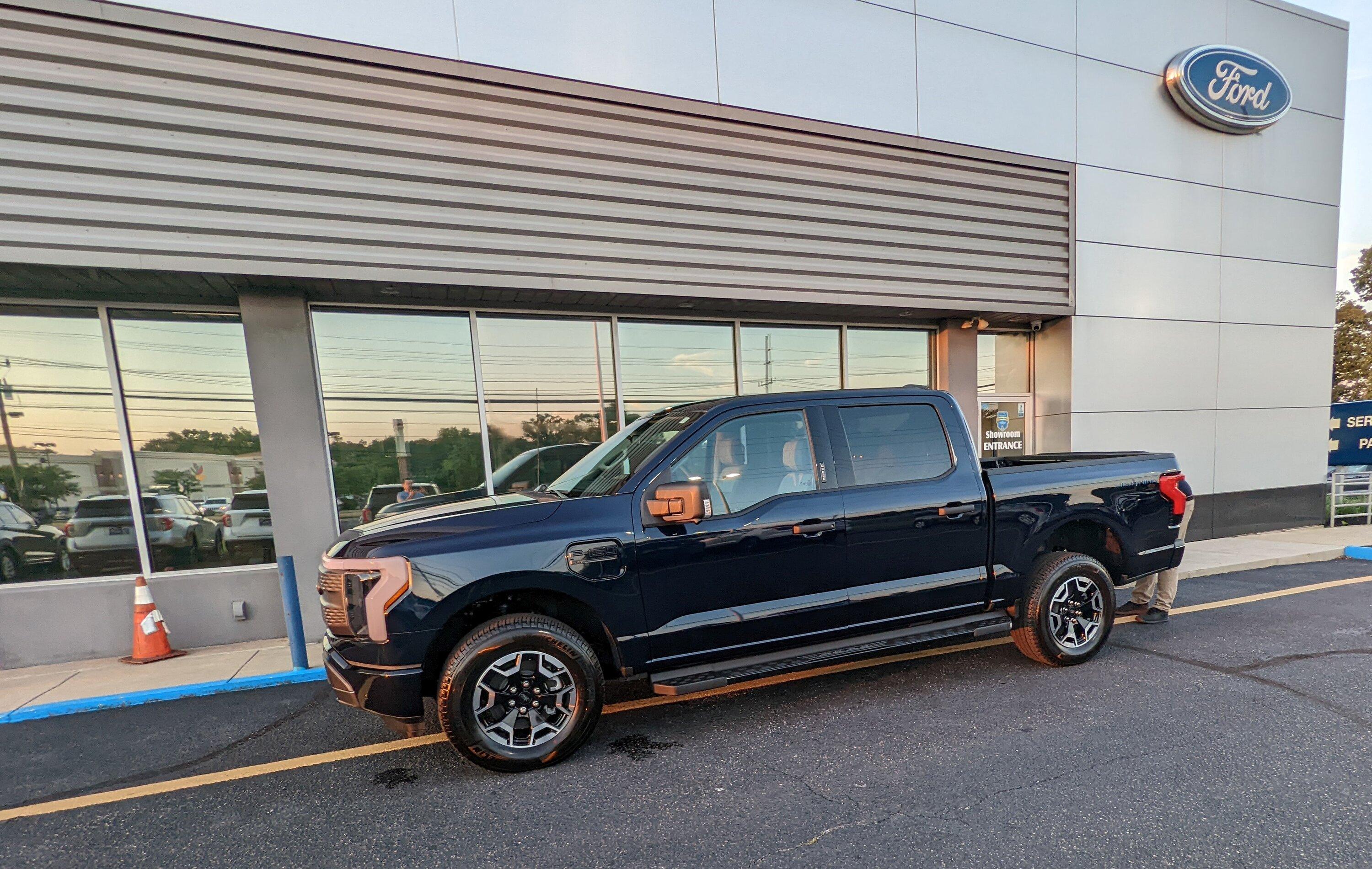 Ford F-150 Lightning ✅  6/13 Lightning Build Week Group PXL_20220811_233943967