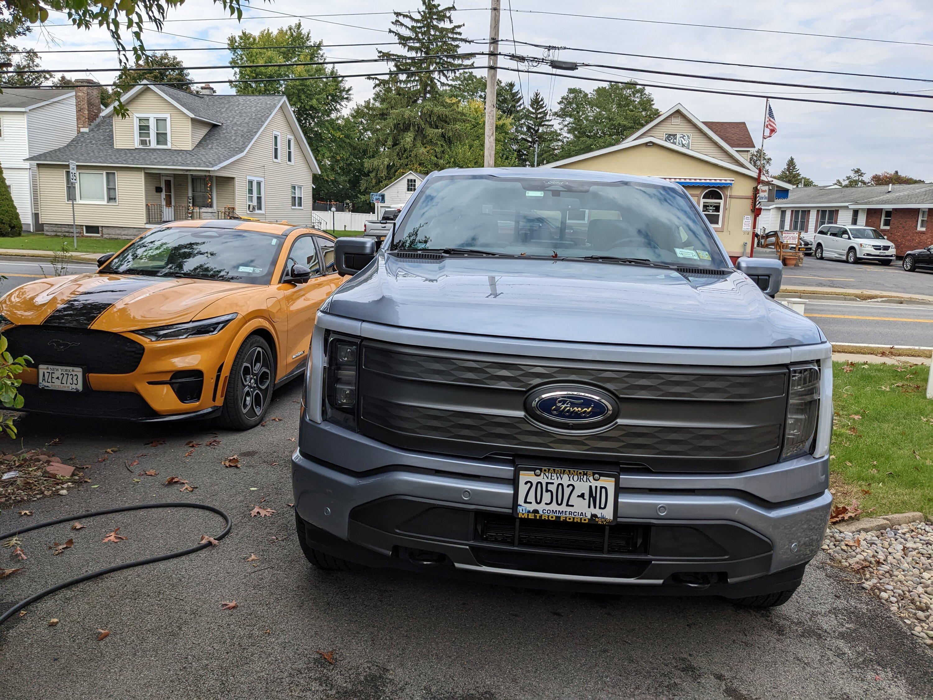 Ford F-150 Lightning ✅ 9/05 Lightning Build Week Group PXL_20221007_172706672