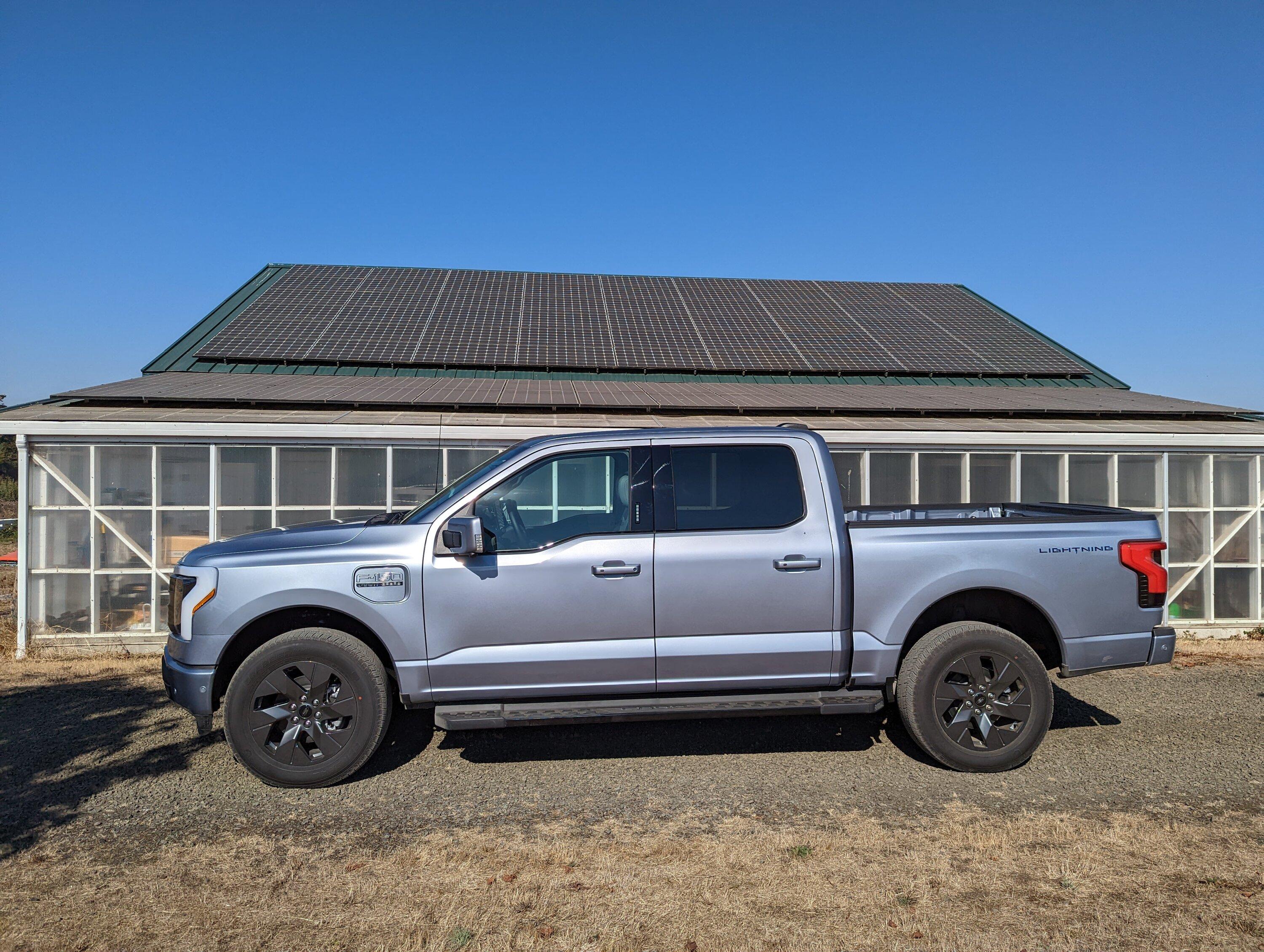 Ford F-150 Lightning ✅ 9/12 Lightning Build Week Group PXL_20221014_204302522