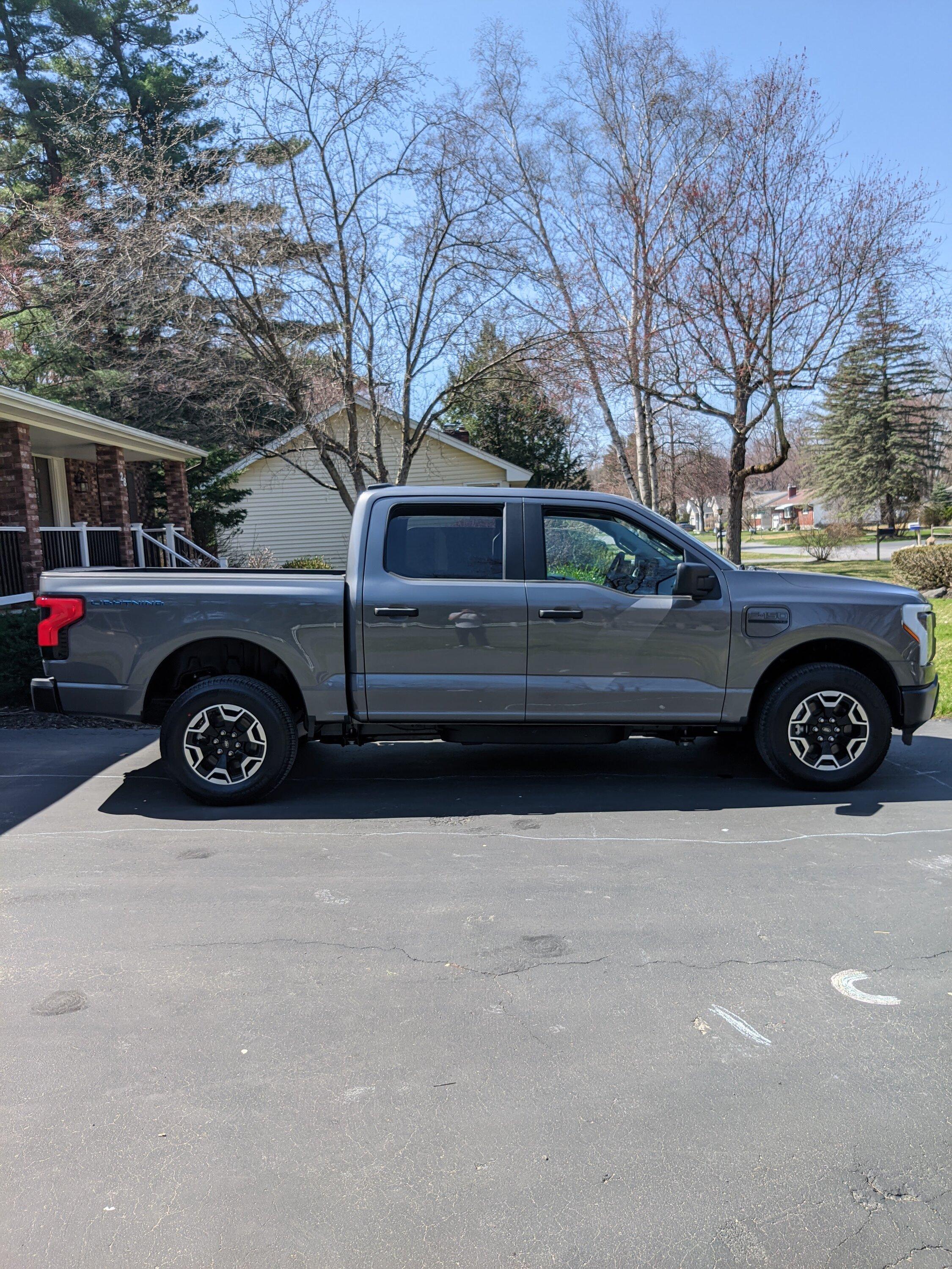 Ford F-150 Lightning ✅ 1/9/2023 Lightning Build Week Group (MY2023) PXL_20230413_131545211.MP