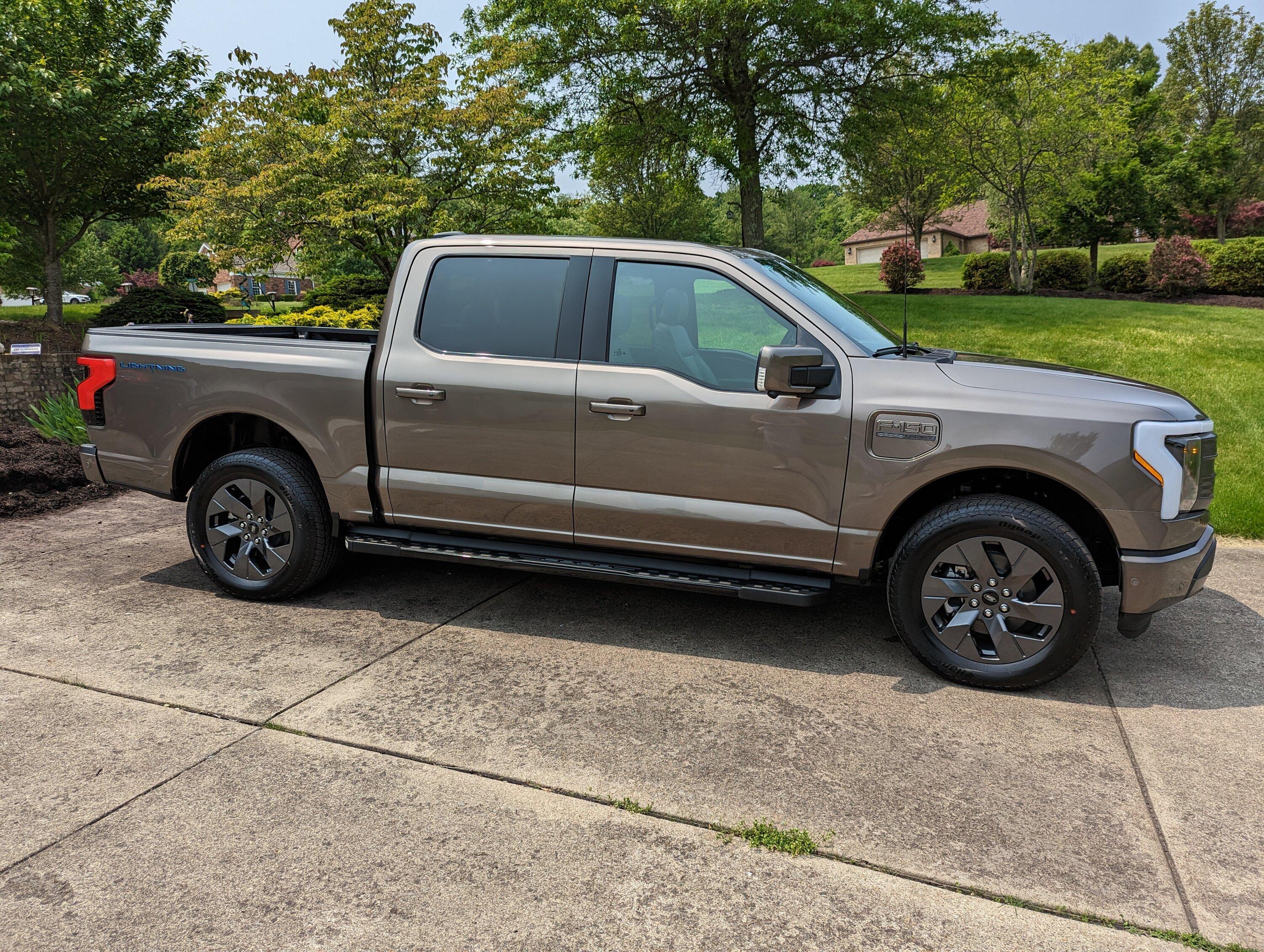 Ford F-150 Lightning ✅ 4/24/2023 Lightning Build Week Group (MY2023) PXL_20230524_164243462