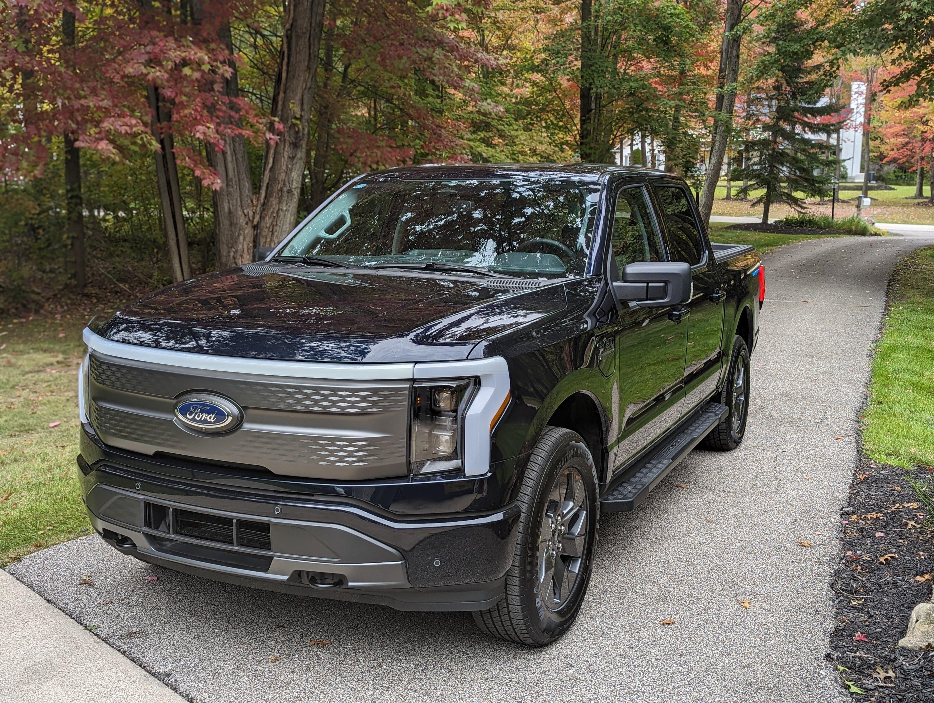 Ford F-150 Lightning ✅ 7/31/2023 Lightning Build Week Group (MY2023) PXL_20231013_162045341.PORTRAIT