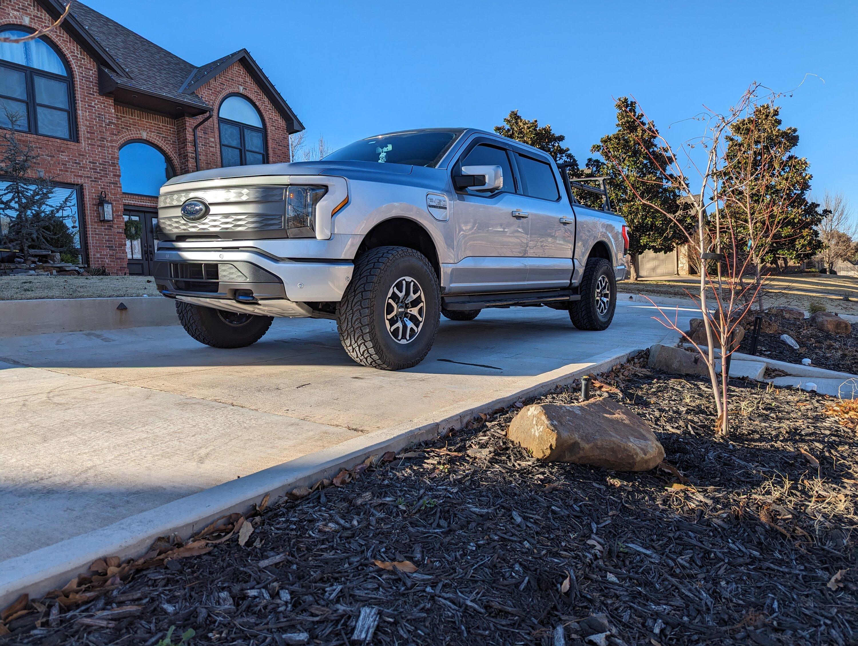 Ford F-150 Lightning 22 IBS with some raptor touches PXL_20231217_211146237