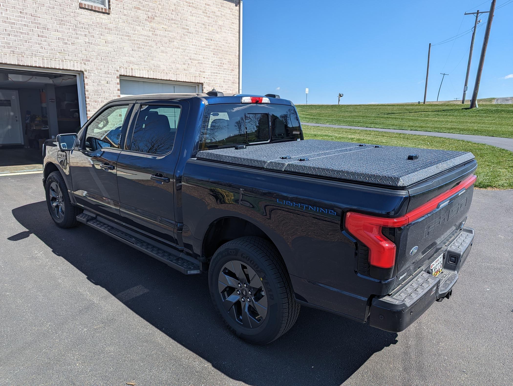 Ford F-150 Lightning Diamondback SE hard tonneau cover installed! PXL_20240329_165537840