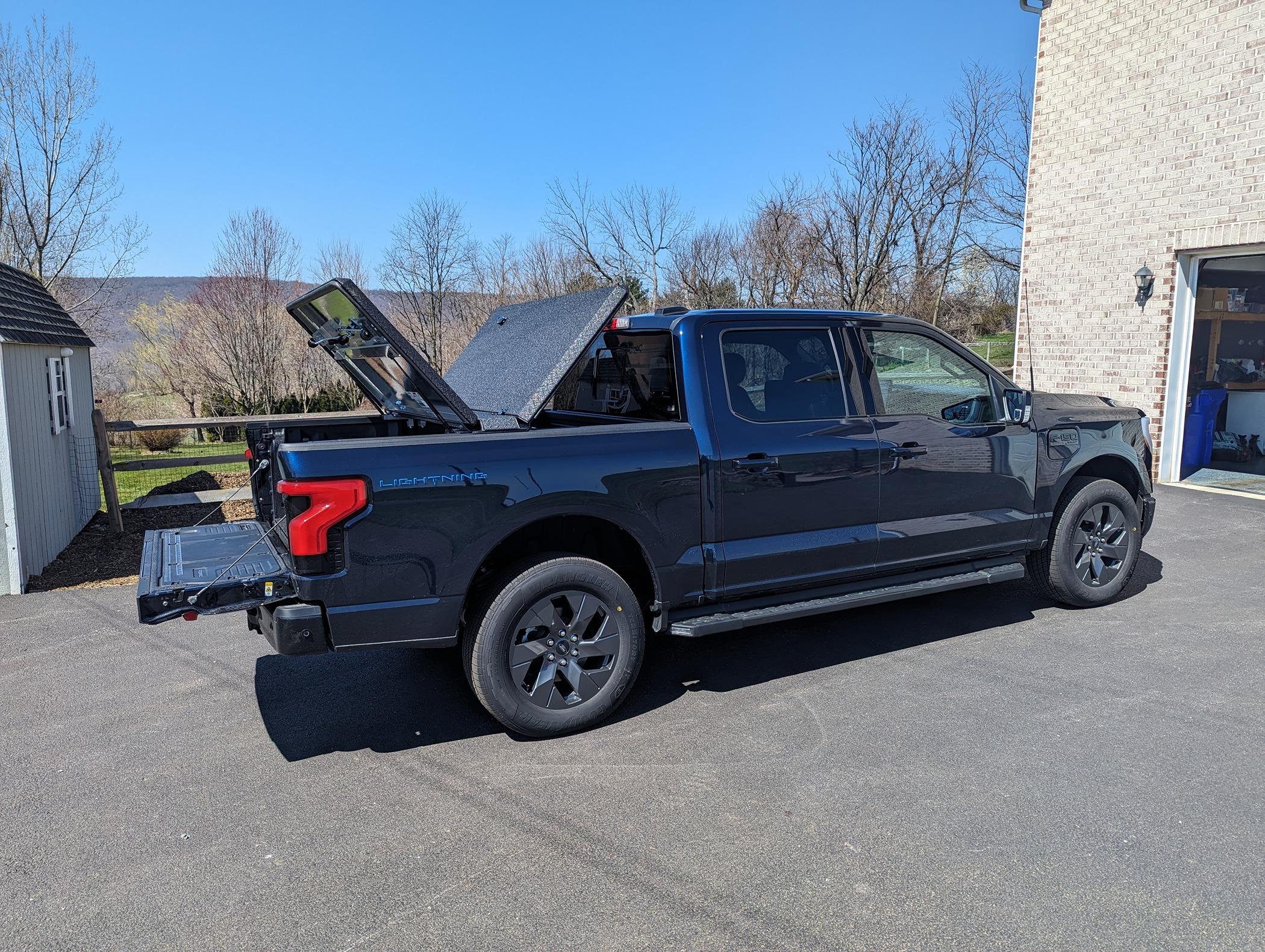 Ford F-150 Lightning Diamondback SE hard tonneau cover installed! PXL_20240329_165905482