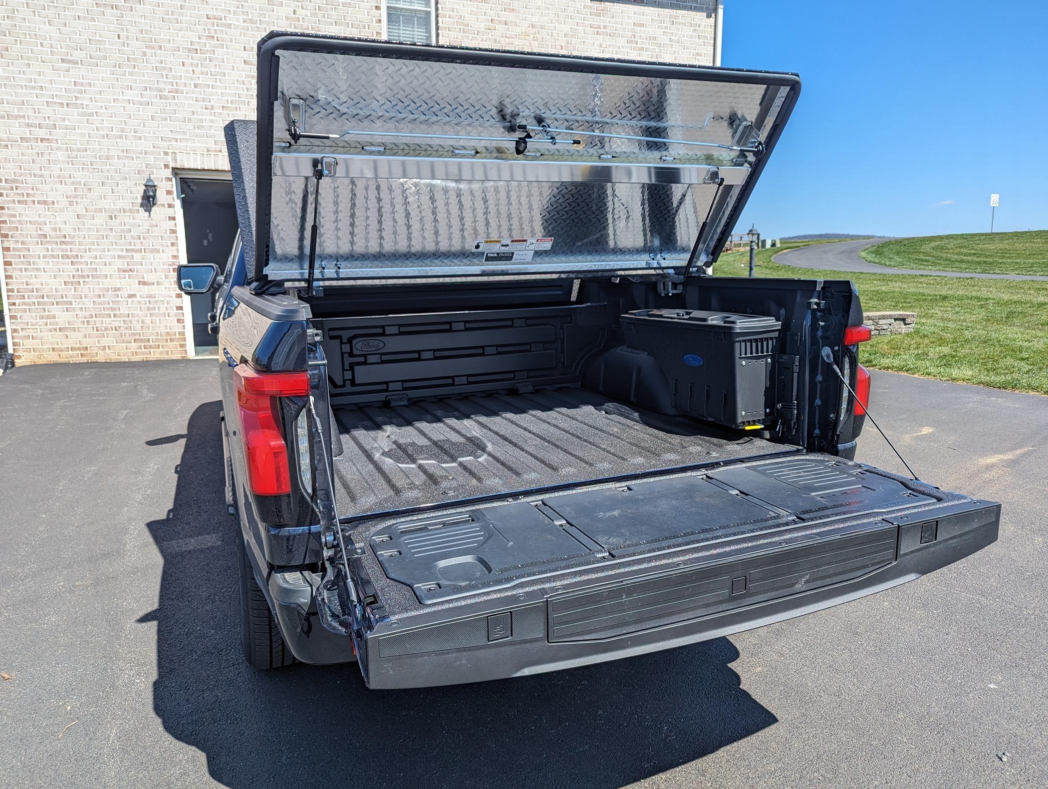 Ford F-150 Lightning Diamondback SE hard tonneau cover installed! PXL_20240329_165934059