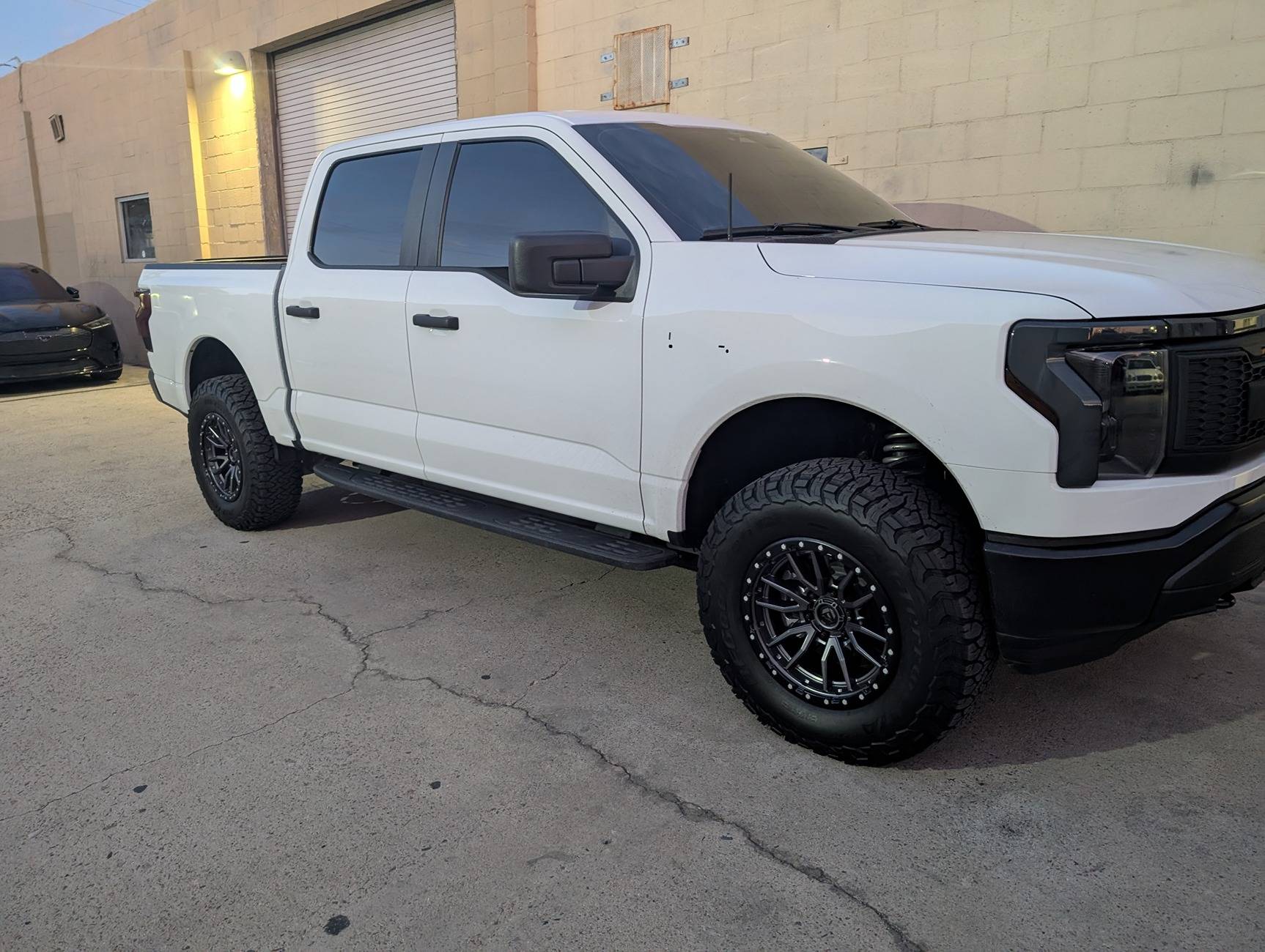 Ford F-150 Lightning Upgraded to 285/65/20 KO3 tires + 2" inch leveling kit -- impressions and efficiency difference PXL_20241126_010429488