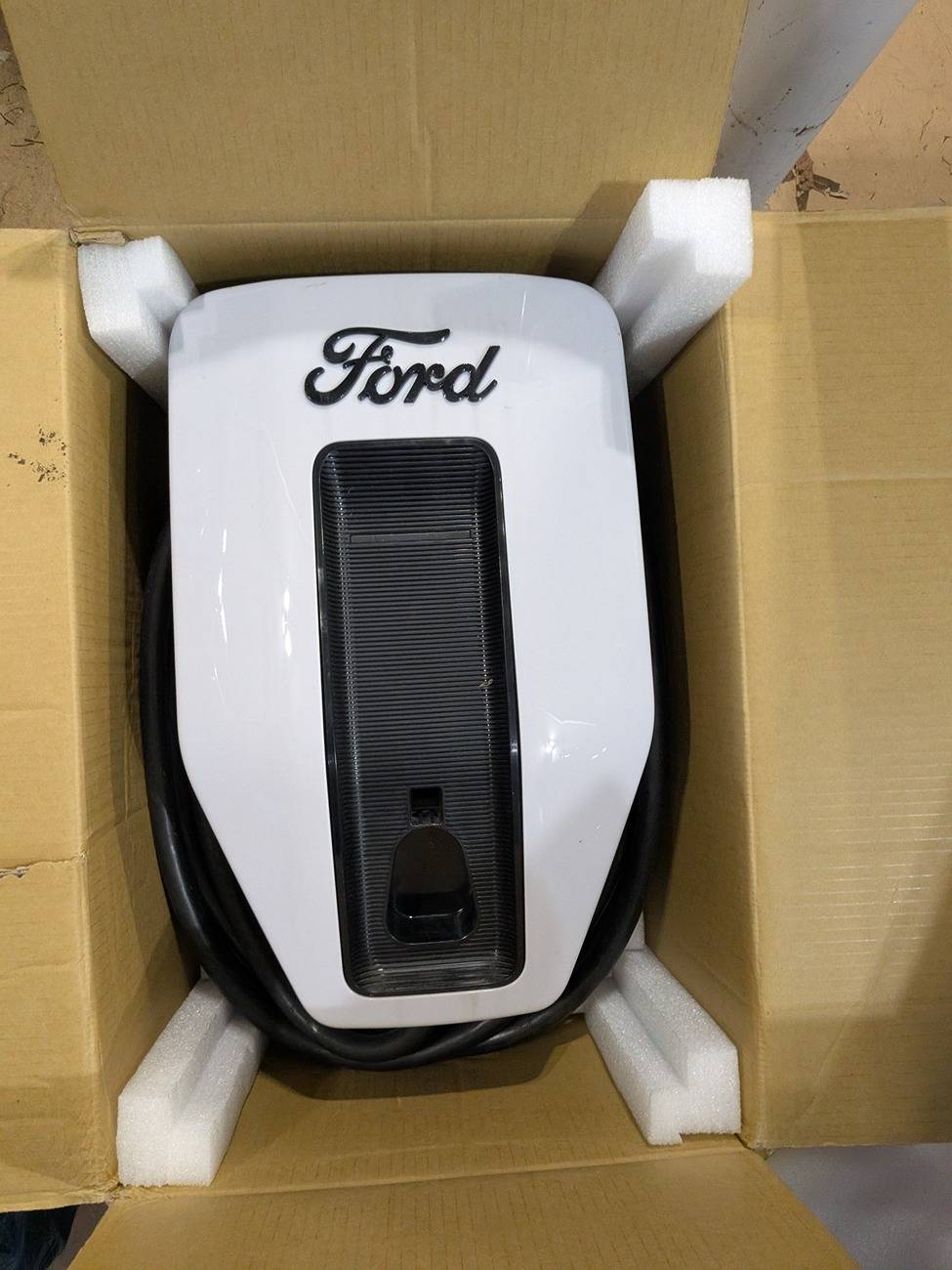 Ford F-150 Lightning Charge Station Pro - for parts PXL_20250101_135845108